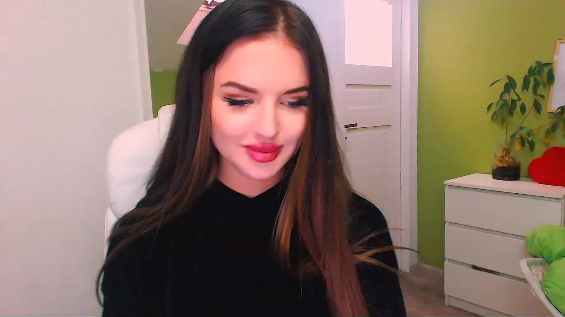 Gallery image thumbnail from JenniferMoris's myfreecams stream on, 11/23/2022, 12:31 image 16 of 20