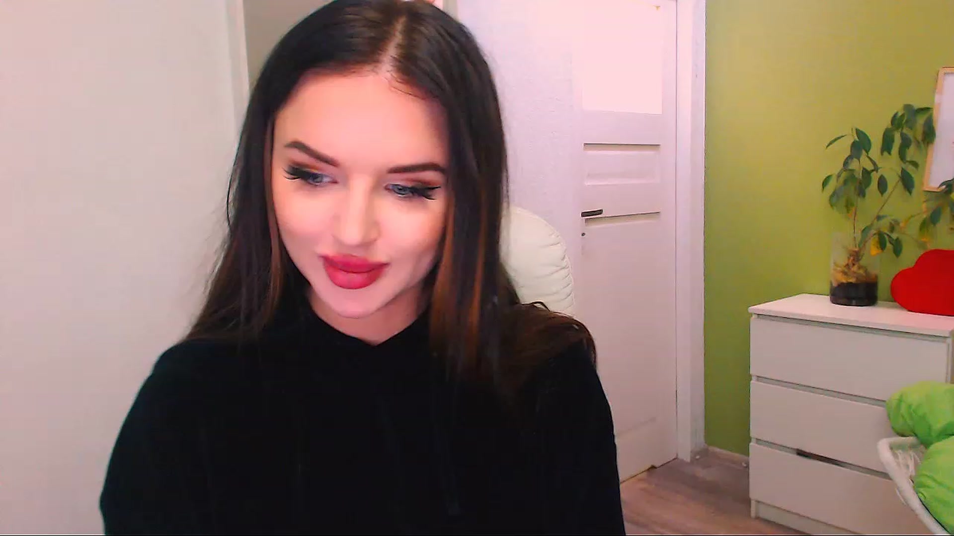 Gallery image thumbnail from JenniferMoris's myfreecams stream on, 11/23/2022, 12:31 image 1 of 20