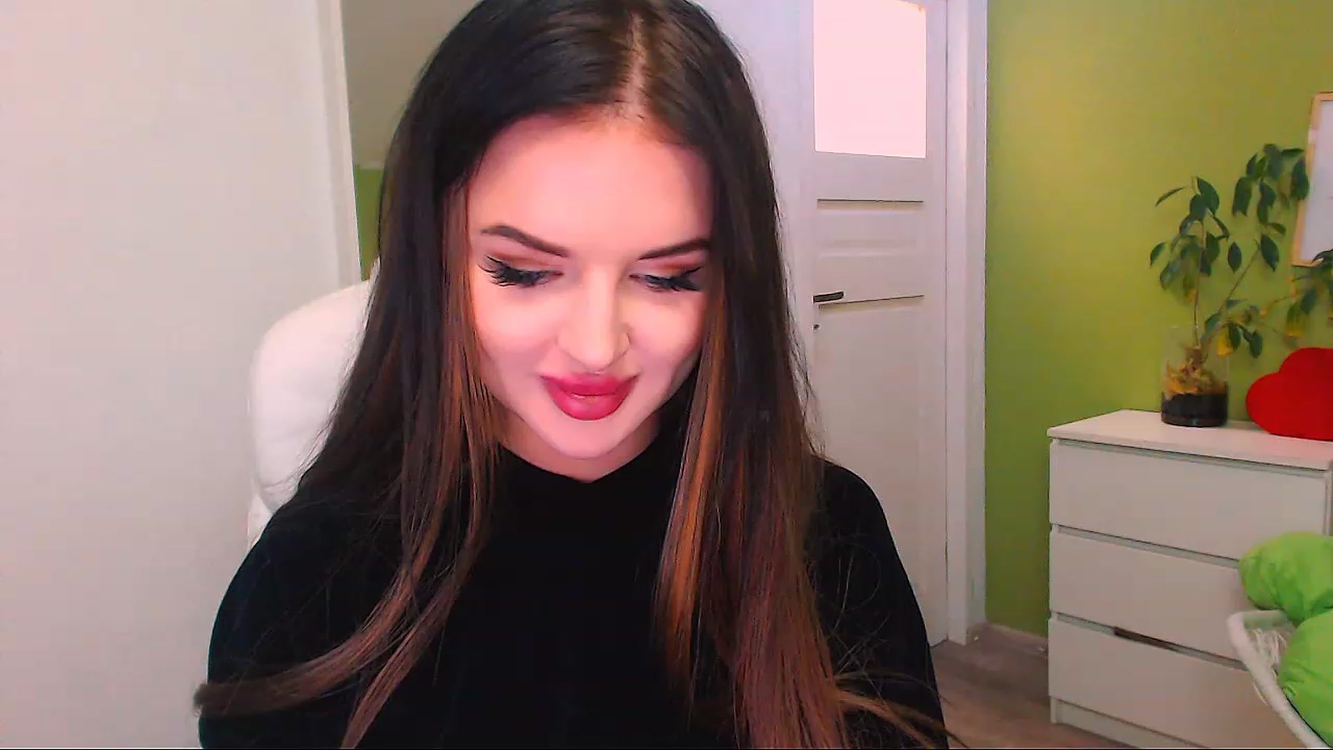 Gallery image thumbnail from JenniferMoris's myfreecams stream on, 11/23/2022, 12:31 image 18 of 20