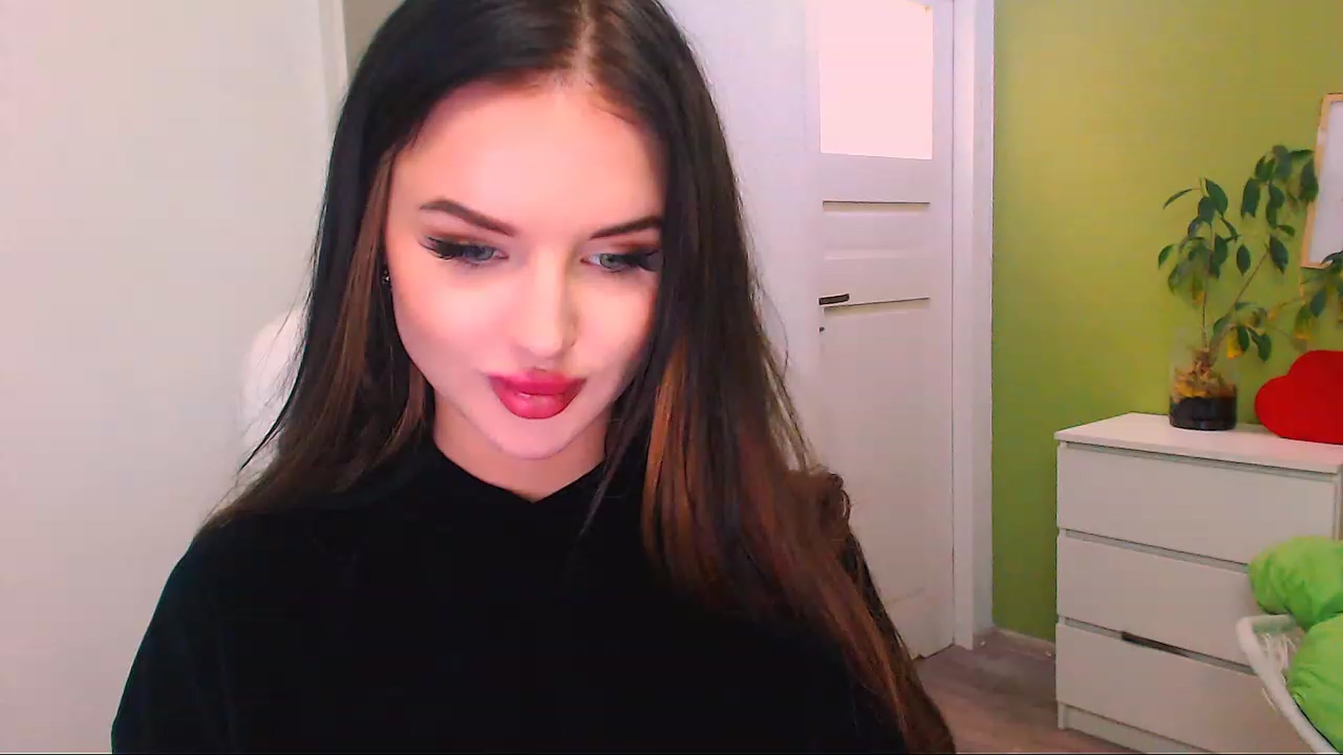 Gallery image thumbnail from JenniferMoris's myfreecams stream on, 11/23/2022, 12:31 image 8 of 20