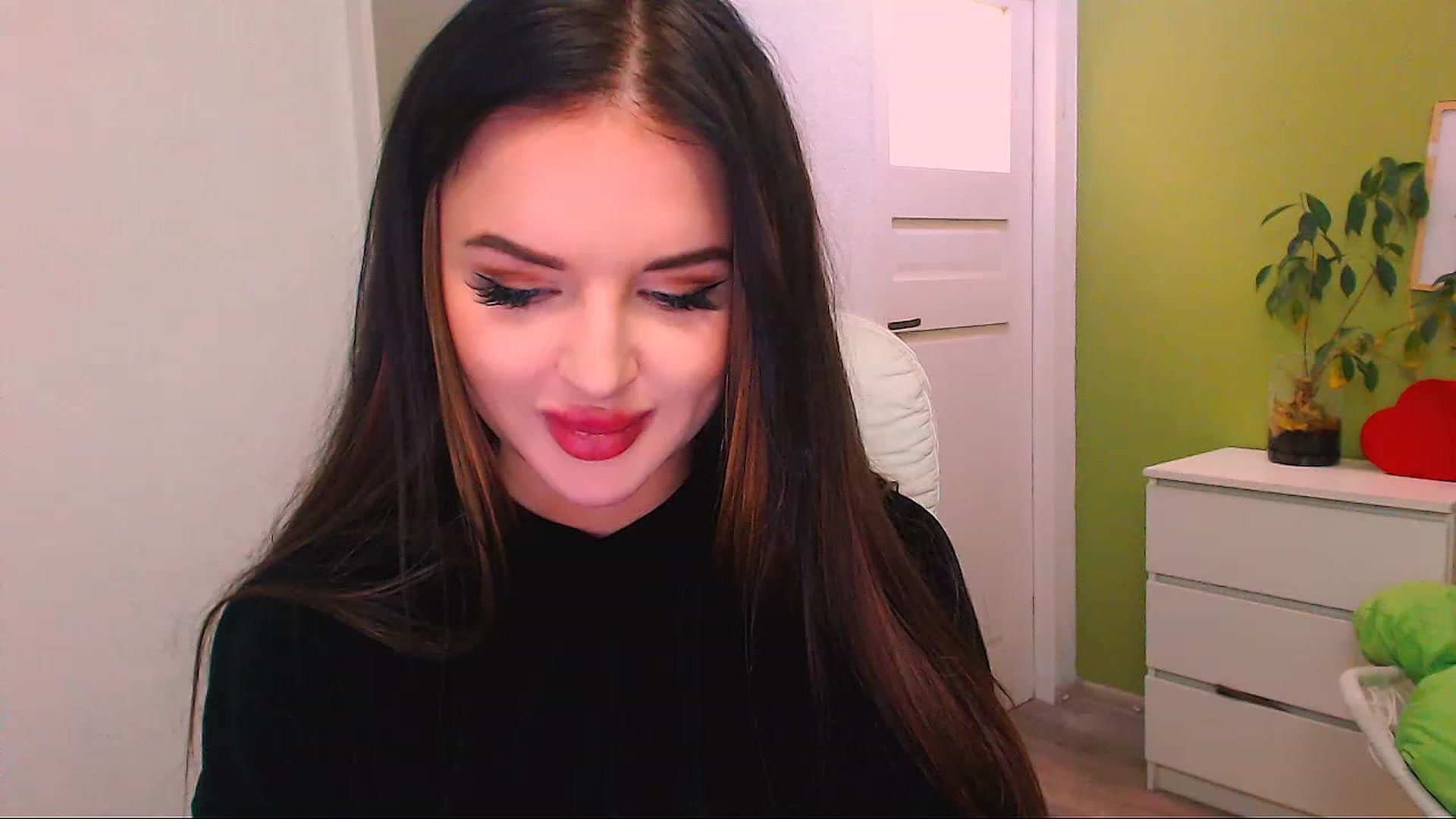 Gallery image thumbnail from JenniferMoris's myfreecams stream on, 11/23/2022, 12:31 image 4 of 20