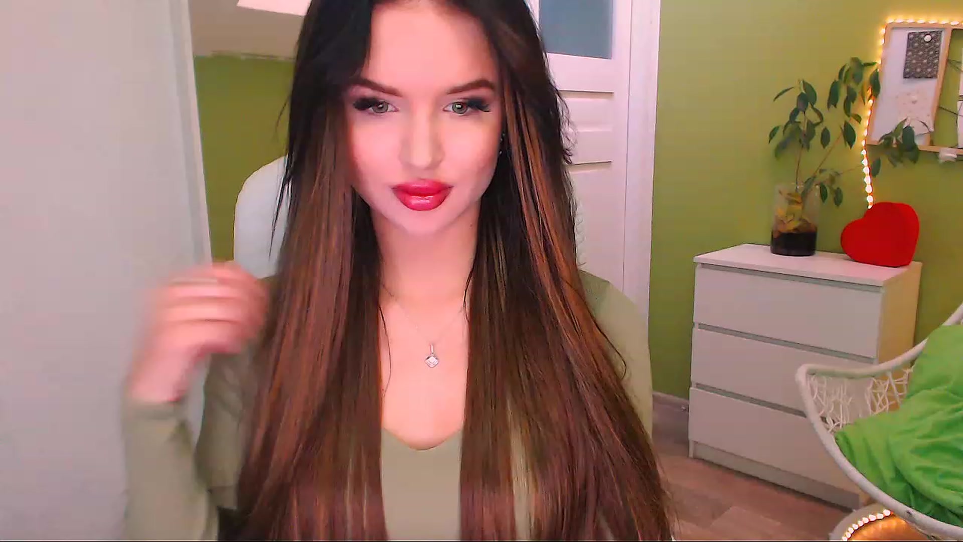 Gallery image thumbnail from JenniferMoris's myfreecams stream on, 11/25/2022, 11:31 image 1 of 20