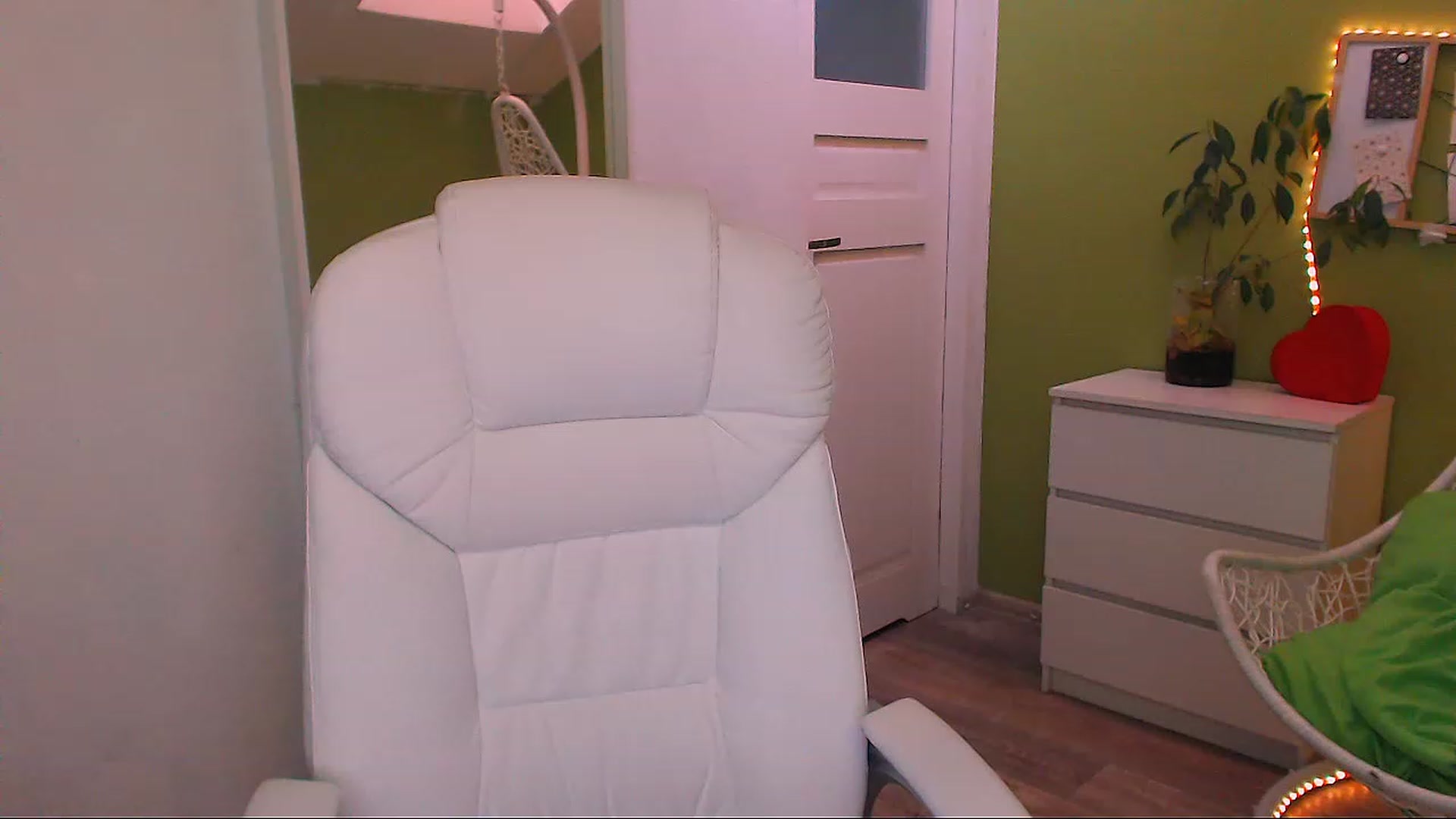 Gallery image thumbnail from JenniferMoris's myfreecams stream on, 11/25/2022, 11:31 image 8 of 20