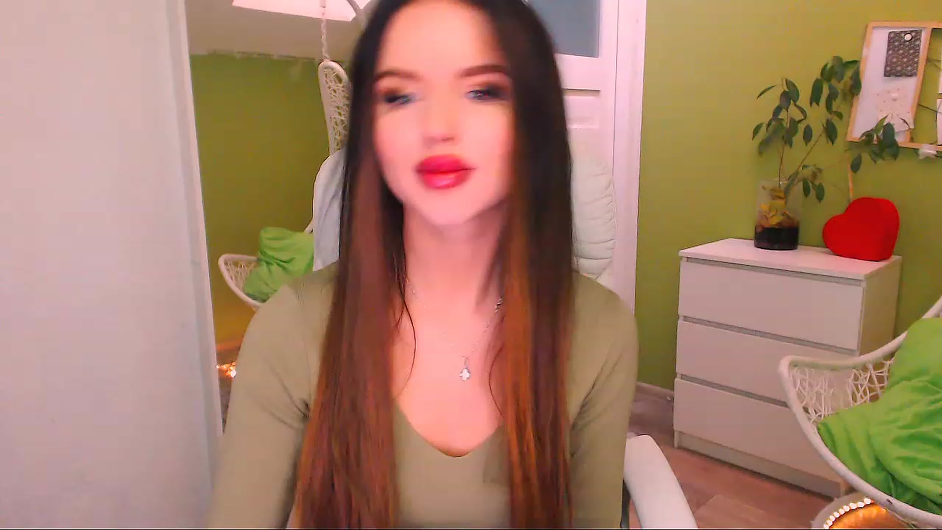 Gallery image thumbnail from JenniferMoris's myfreecams stream on, 11/25/2022, 11:31 image 12 of 20