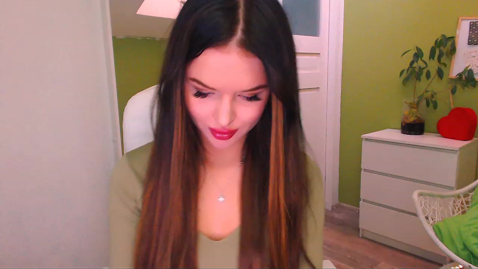 Gallery image thumbnail from JenniferMoris's myfreecams stream on, 11/25/2022, 11:31 image 19 of 20