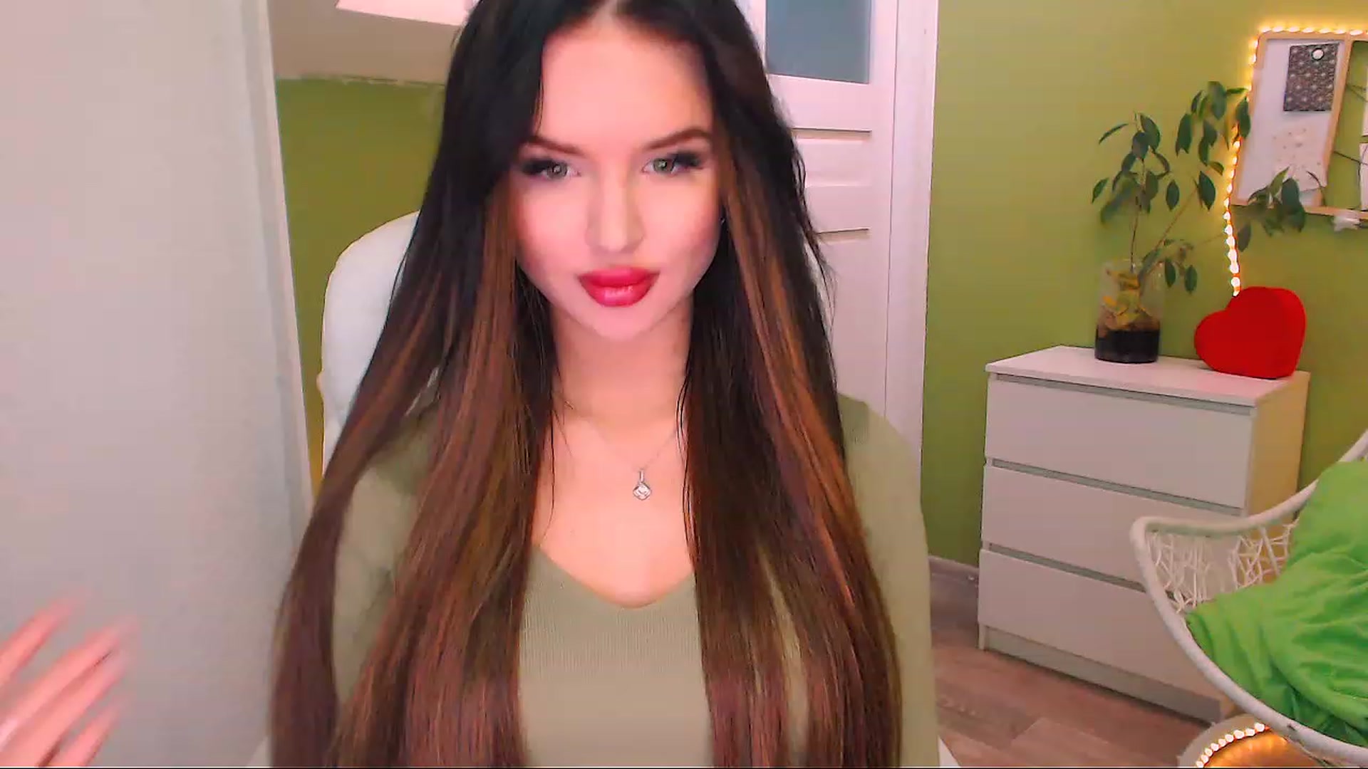 Gallery image thumbnail from JenniferMoris's myfreecams stream on, 11/25/2022, 11:31 image 6 of 20