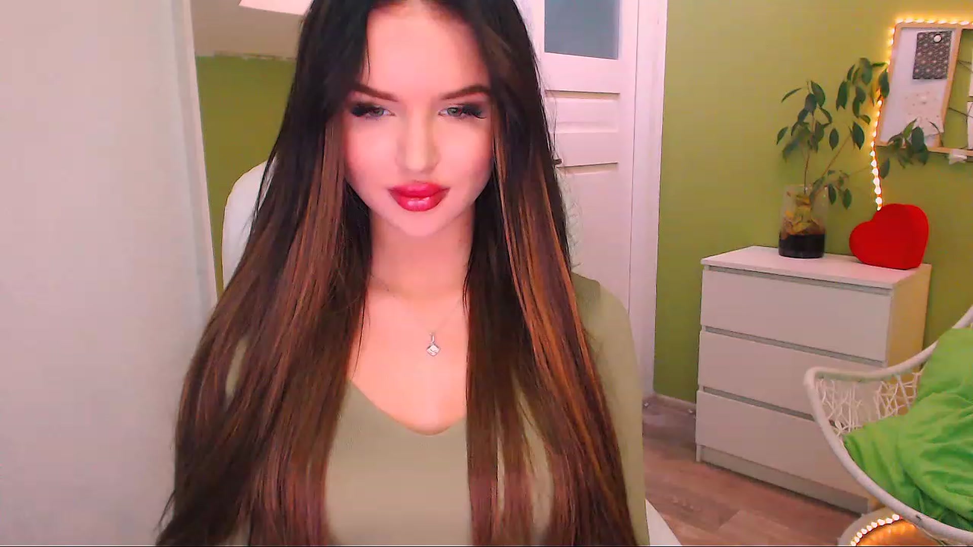 Gallery image thumbnail from JenniferMoris's myfreecams stream on, 11/25/2022, 11:31 image 5 of 20
