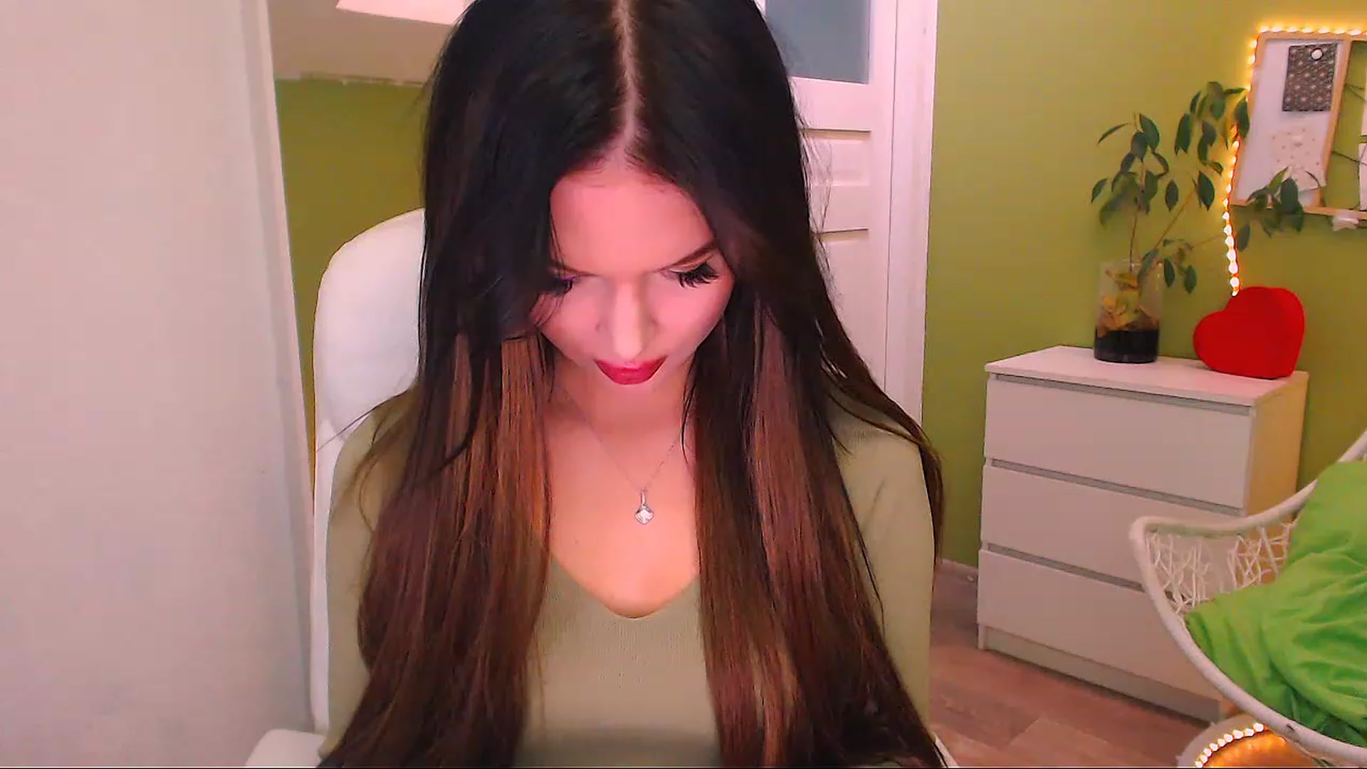 Gallery image thumbnail from JenniferMoris's myfreecams stream on, 11/25/2022, 11:31 image 4 of 20
