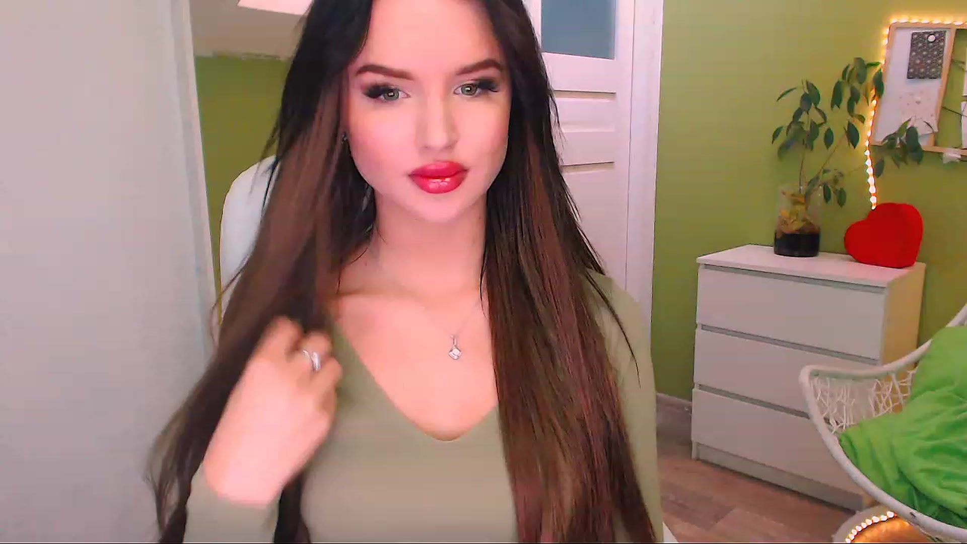 Gallery image thumbnail from JenniferMoris's myfreecams stream on, 11/25/2022, 11:31 image 3 of 20