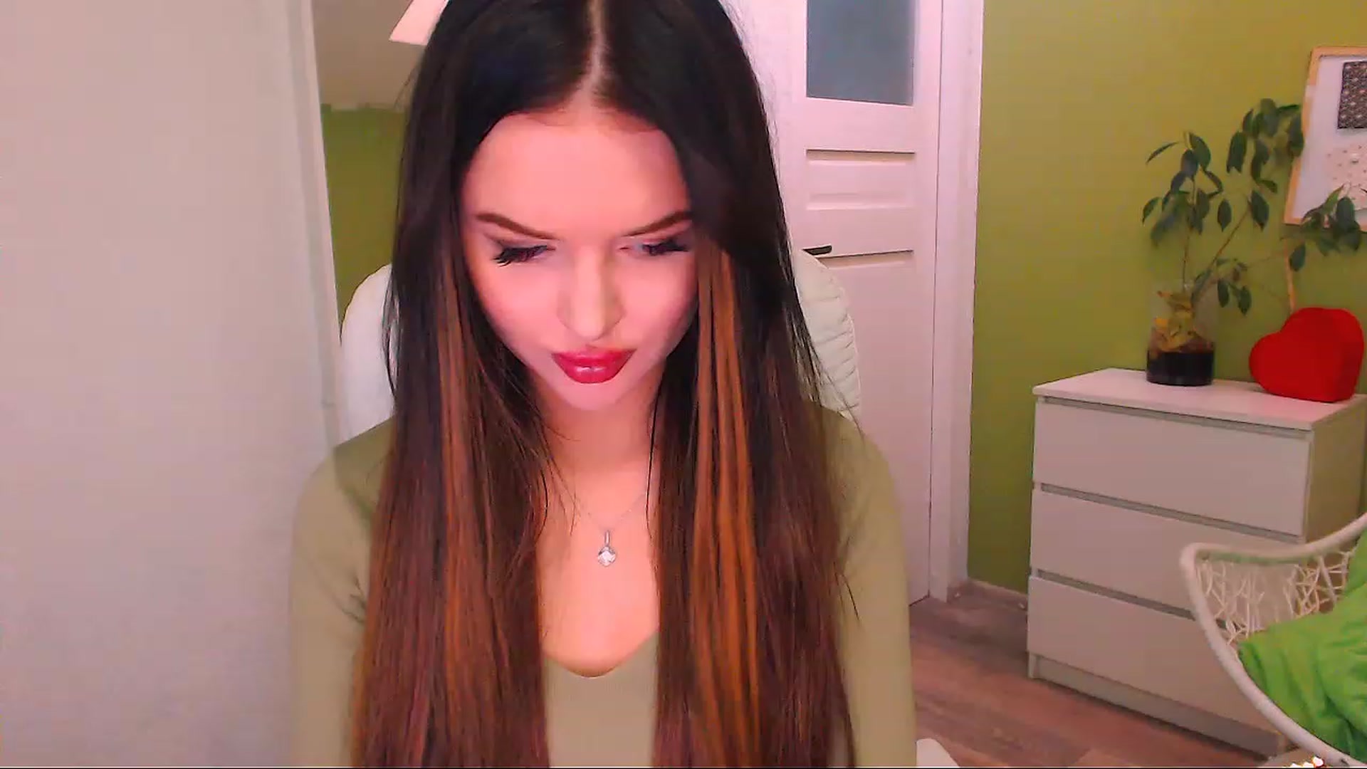 Gallery image thumbnail from JenniferMoris's myfreecams stream on, 11/25/2022, 11:31 image 20 of 20