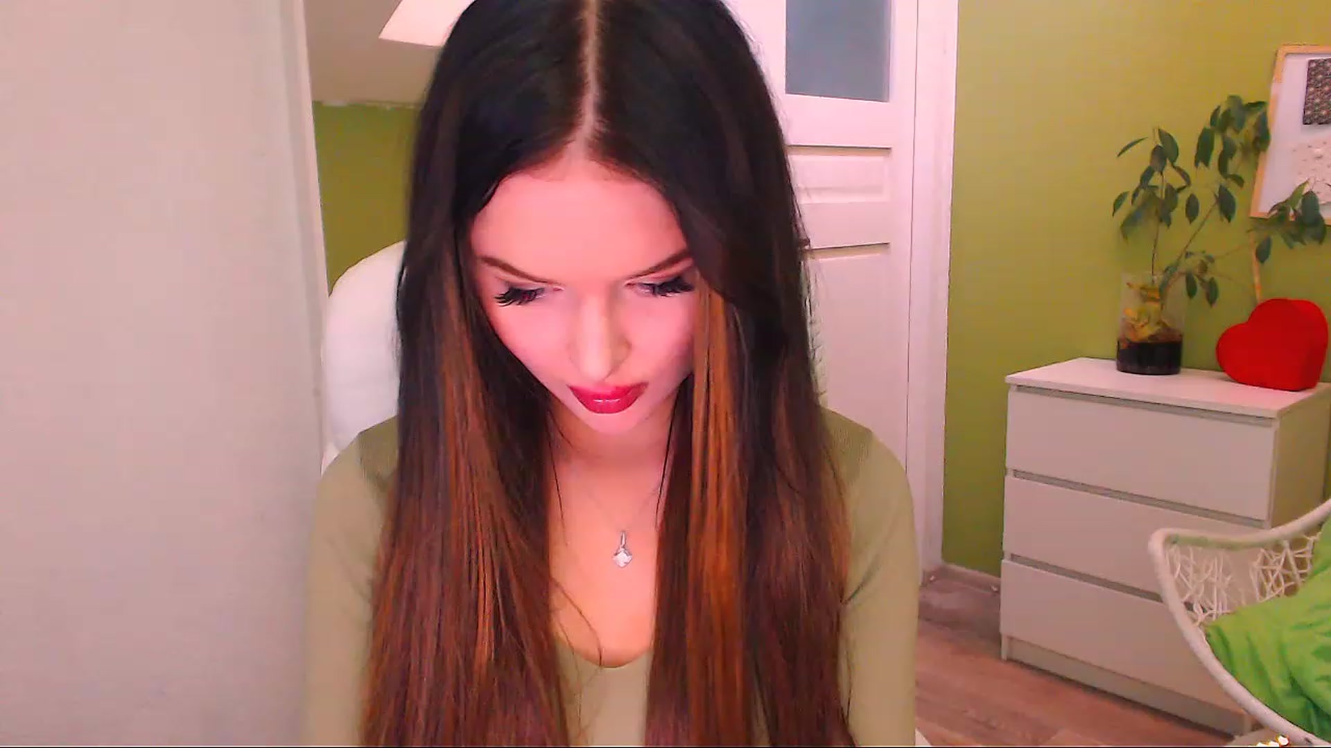 Gallery image thumbnail from JenniferMoris's myfreecams stream on, 11/25/2022, 11:31 image 17 of 20