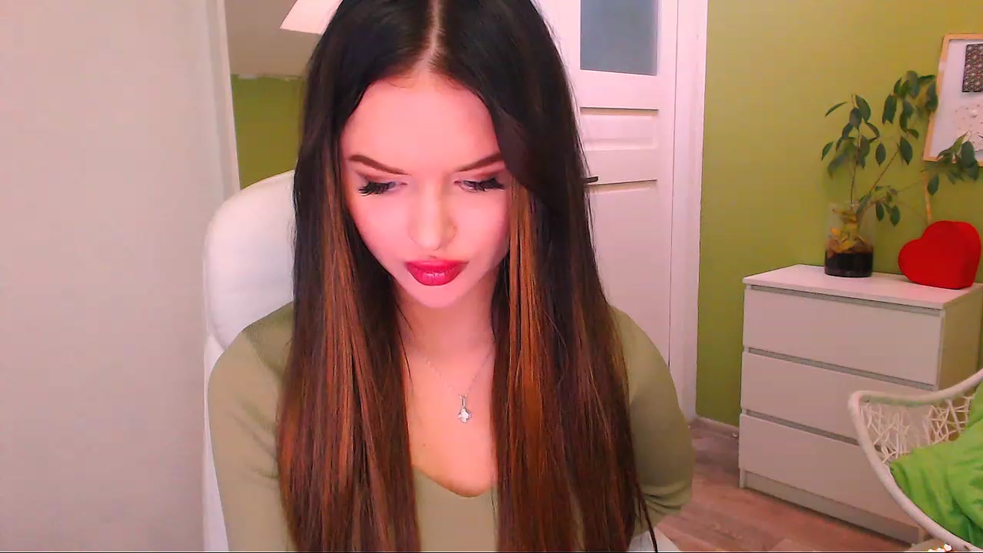 Gallery image thumbnail from JenniferMoris's myfreecams stream on, 11/25/2022, 11:31 image 15 of 20