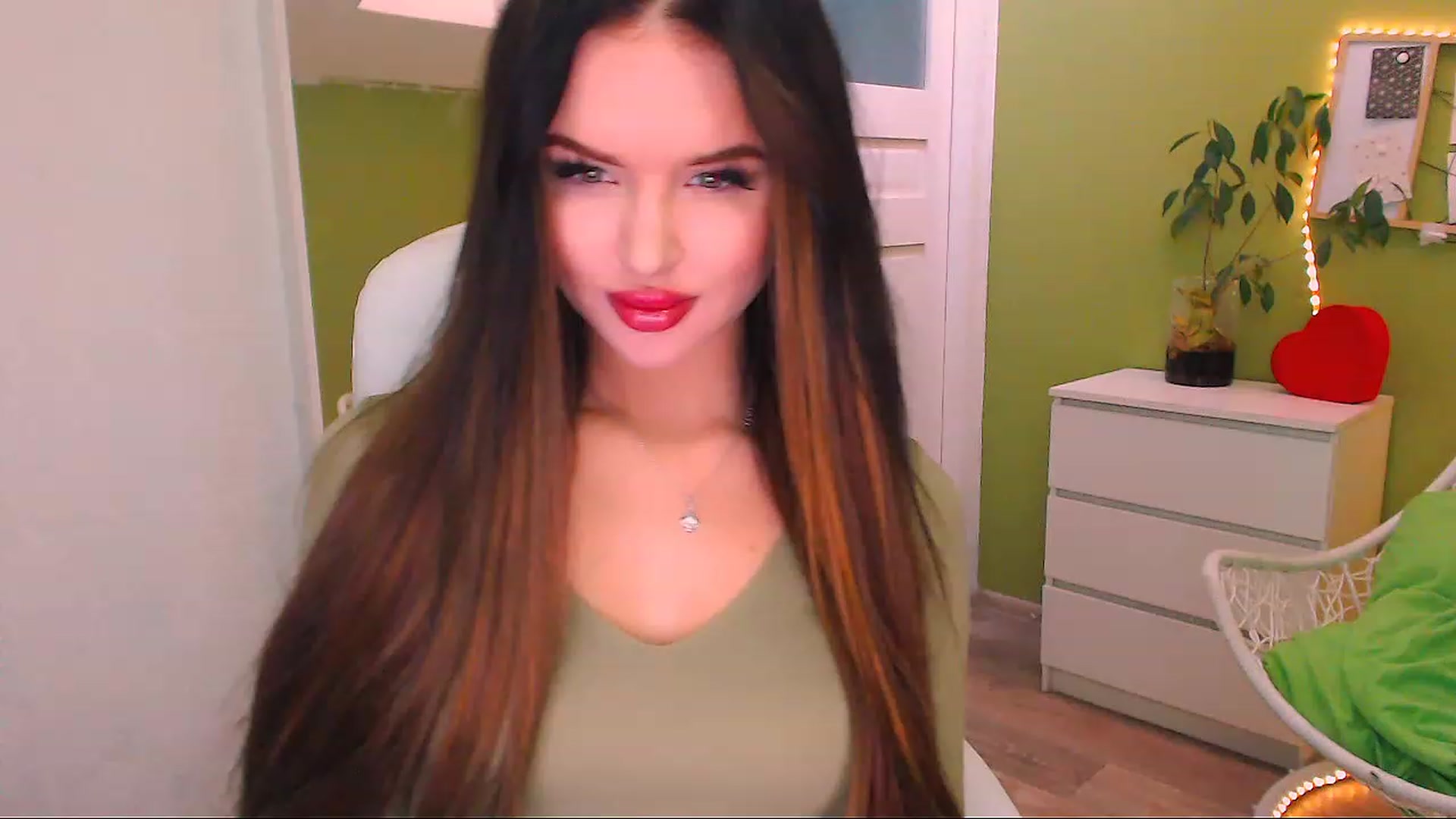 Gallery image thumbnail from JenniferMoris's myfreecams stream on, 11/25/2022, 11:31 image 2 of 20