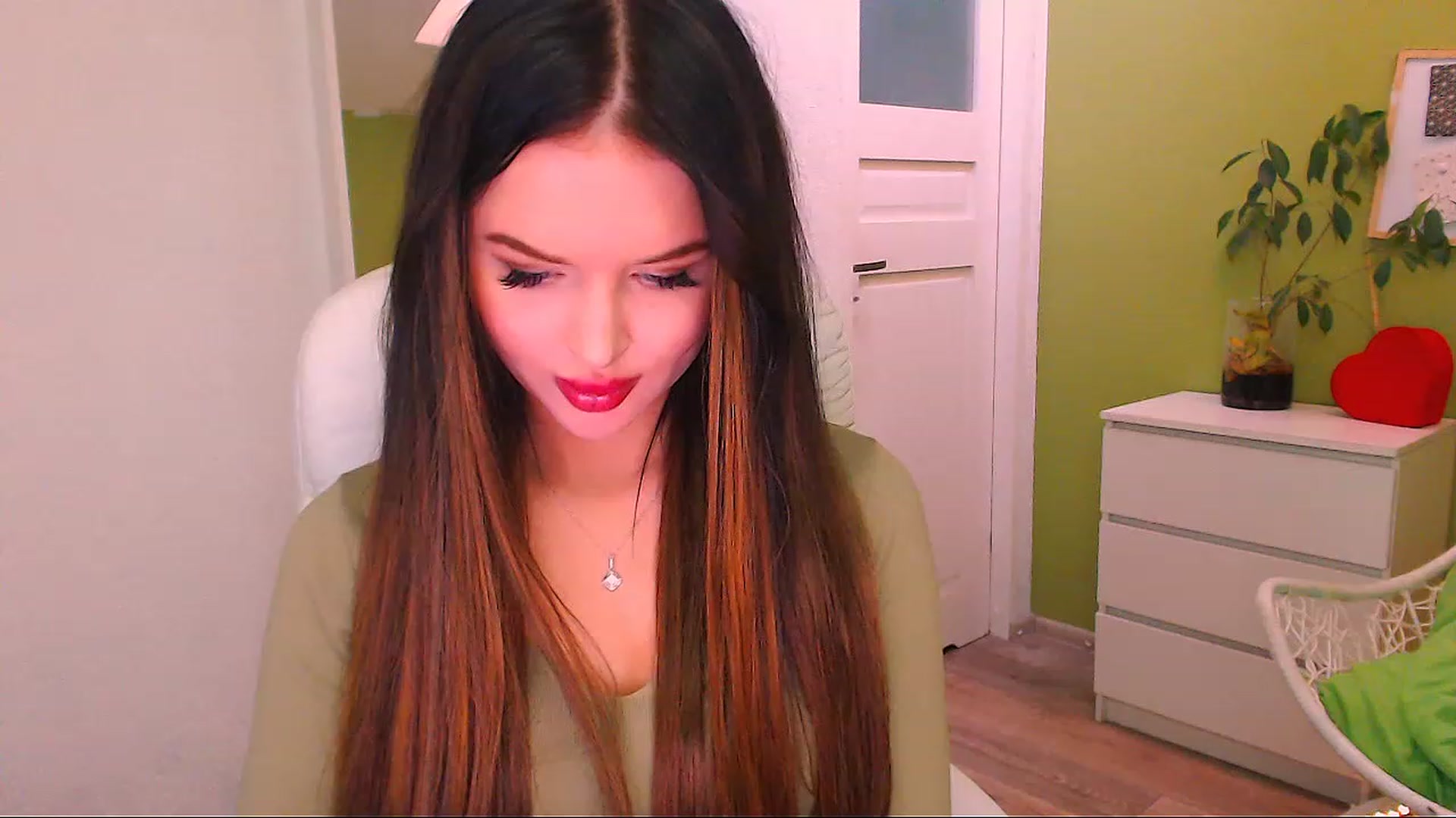 Gallery image thumbnail from JenniferMoris's myfreecams stream on, 11/25/2022, 11:31 image 14 of 20