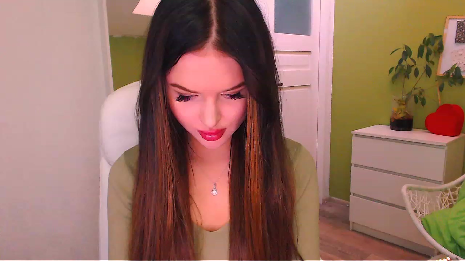 Gallery image thumbnail from JenniferMoris's myfreecams stream on, 11/25/2022, 11:31 image 16 of 20