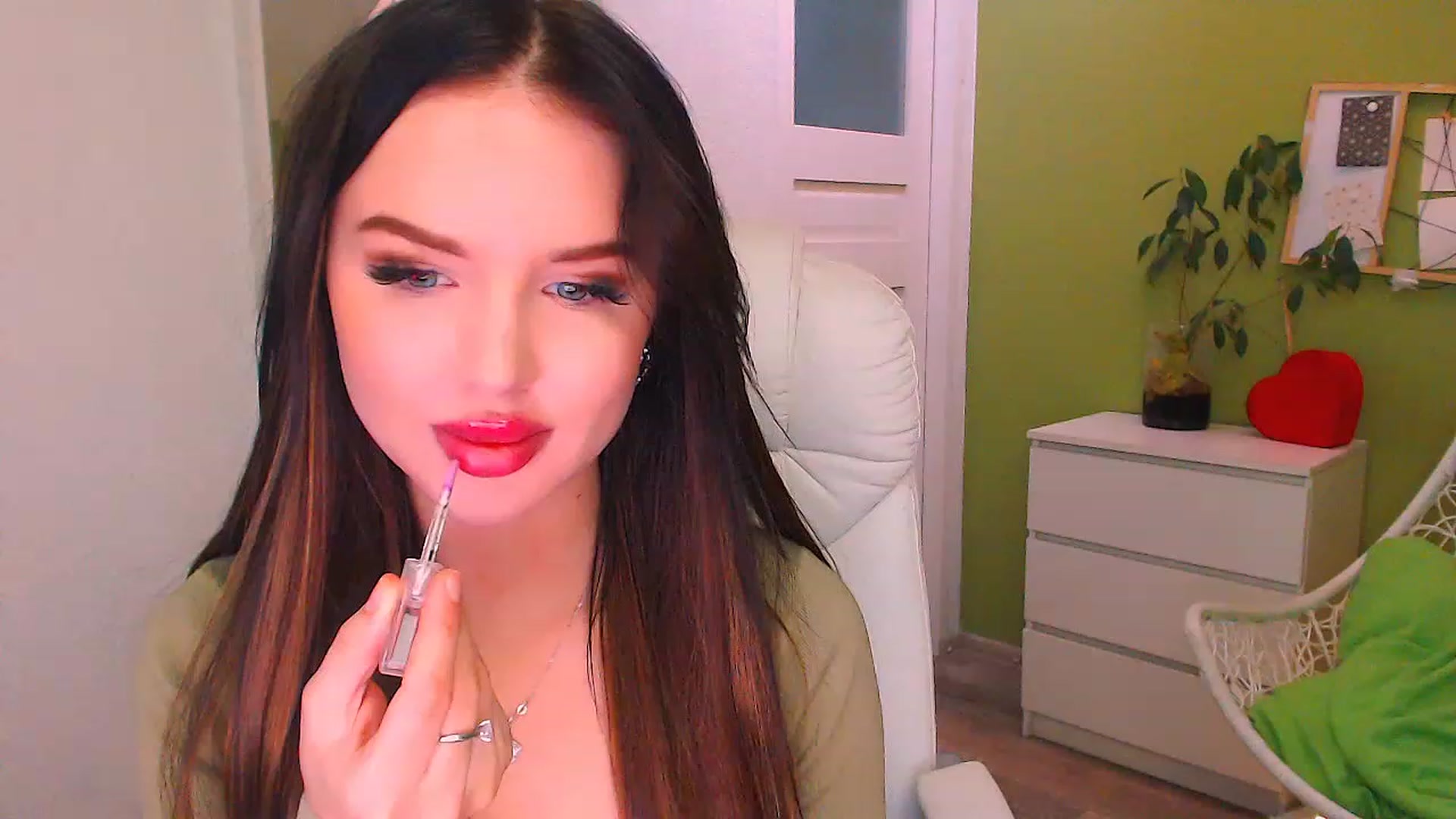 Gallery image thumbnail from JenniferMoris's myfreecams stream on, 11/25/2022, 12:36 image 16 of 20