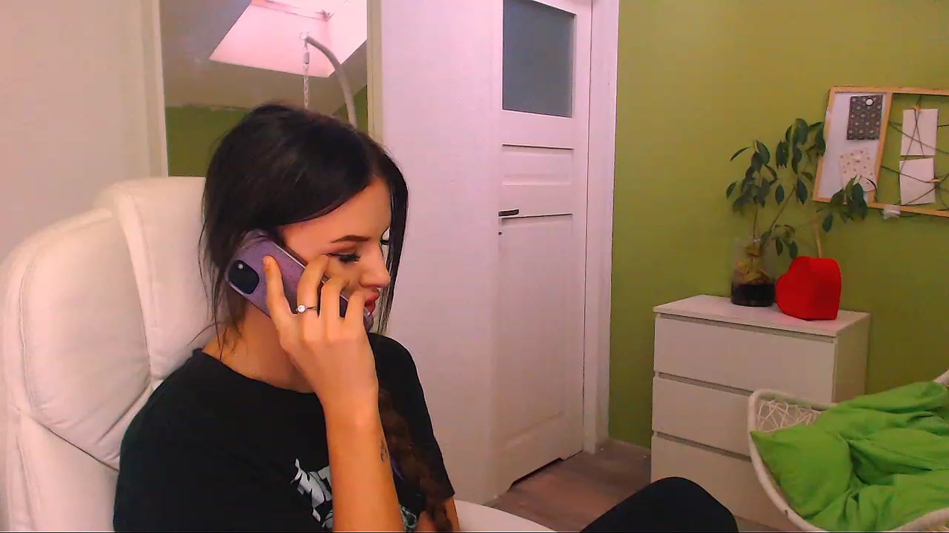 Gallery image thumbnail from JenniferMoris's myfreecams stream on, 11/26/2022, 12:47 image 5 of 20