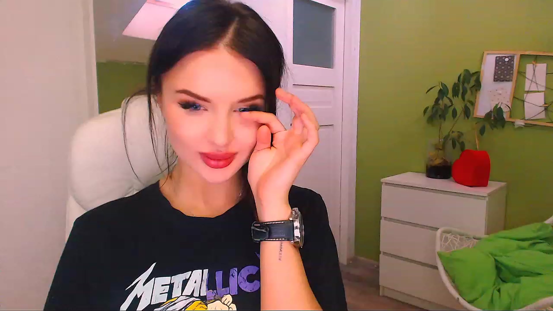 Gallery image thumbnail from JenniferMoris's myfreecams stream on, 11/26/2022, 12:47 image 16 of 20