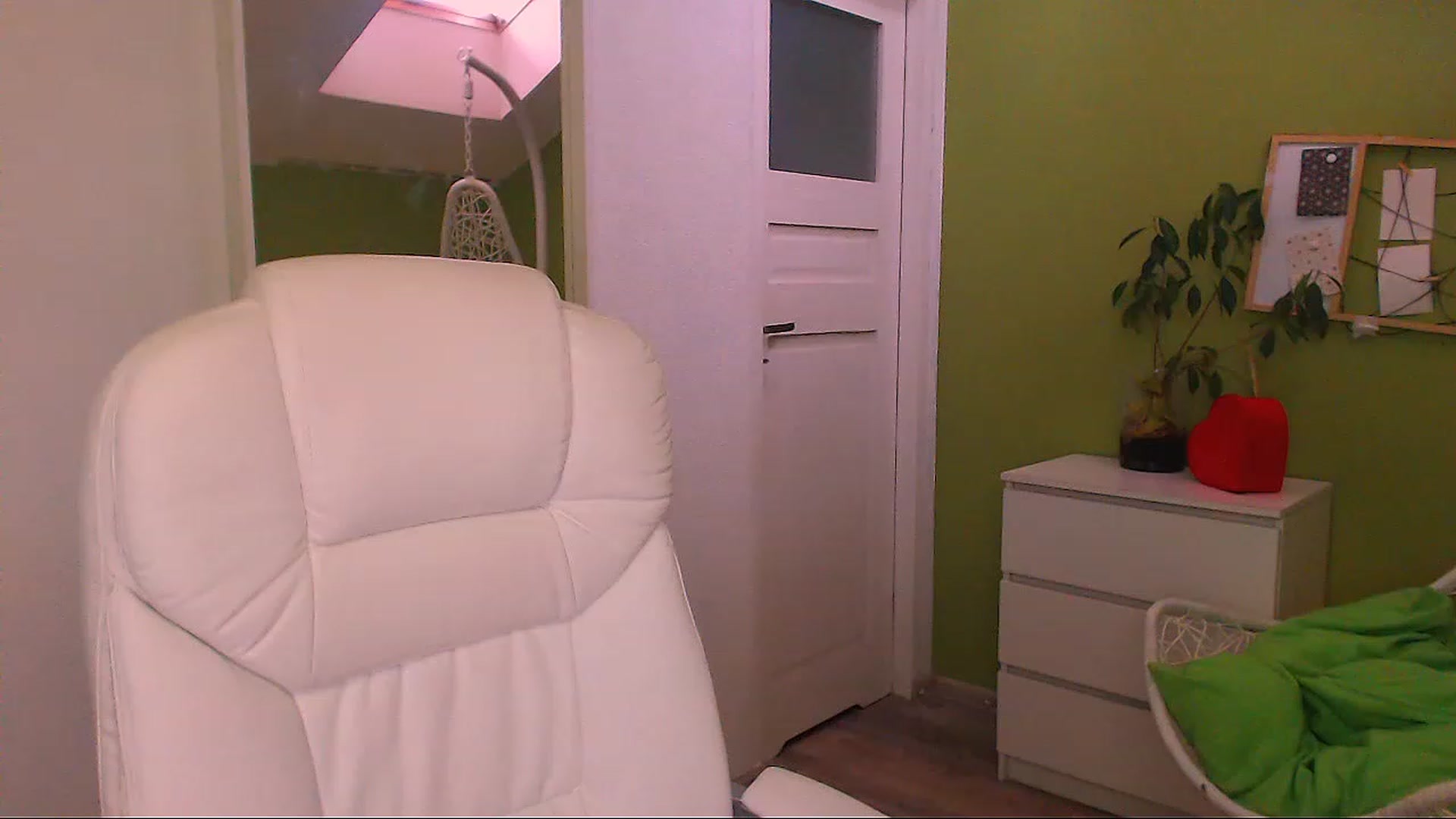 Gallery image thumbnail from JenniferMoris's myfreecams stream on, 11/26/2022, 12:47 image 1 of 20