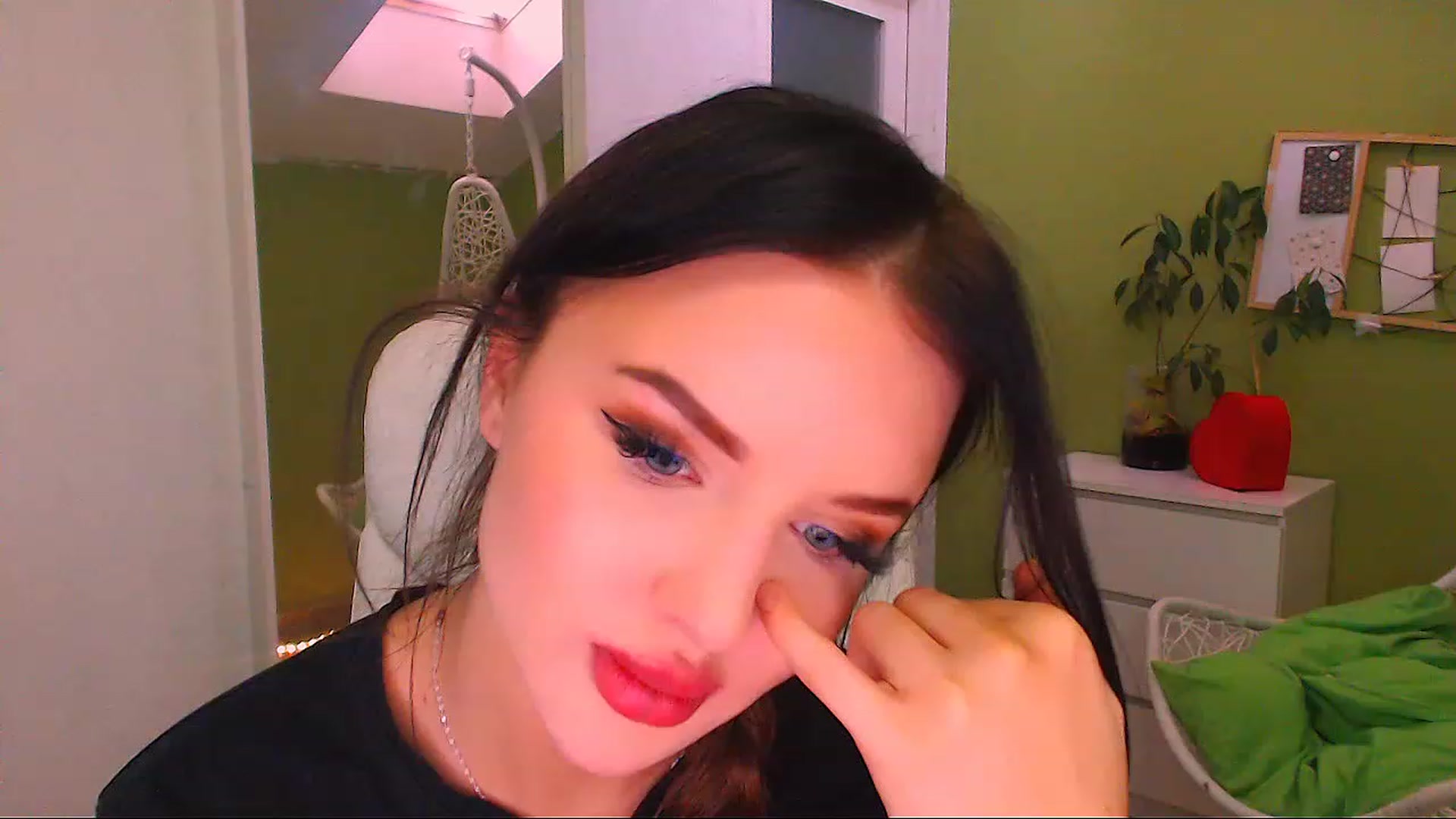 Gallery image thumbnail from JenniferMoris's myfreecams stream on, 11/26/2022, 12:47 image 7 of 20