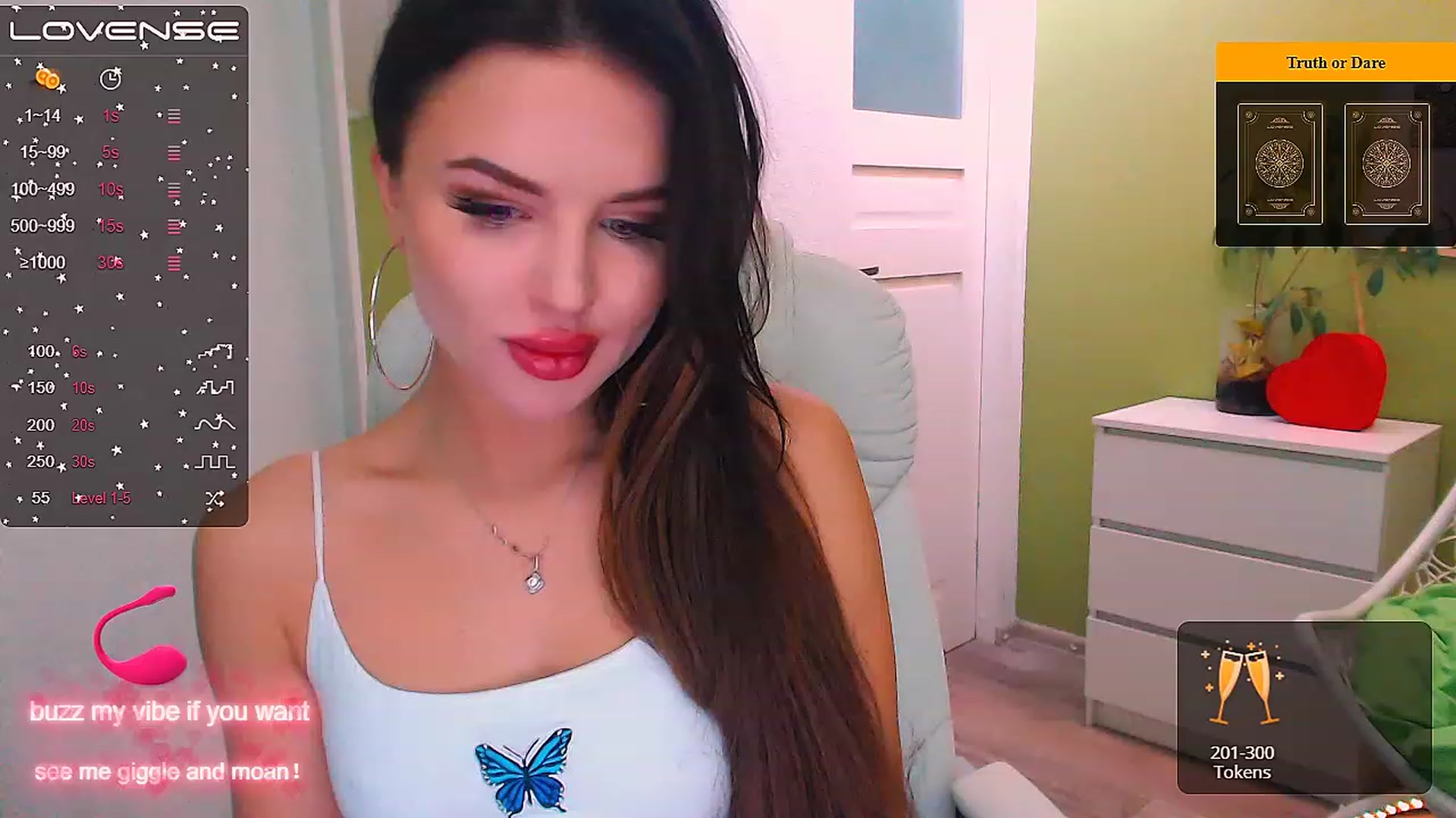 Gallery image thumbnail from JenniferMoris's myfreecams stream on, 11/28/2022, 09:54 image 15 of 20