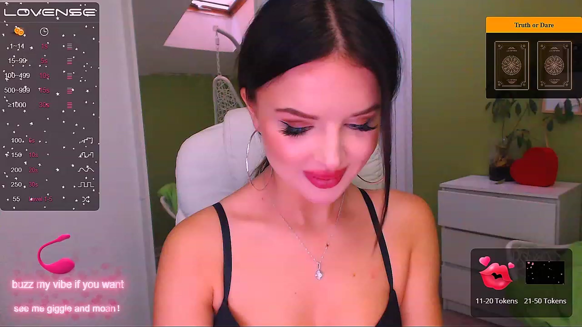 Gallery image thumbnail from JenniferMoris's myfreecams stream on, 12/05/2022, 11:34 image 17 of 20