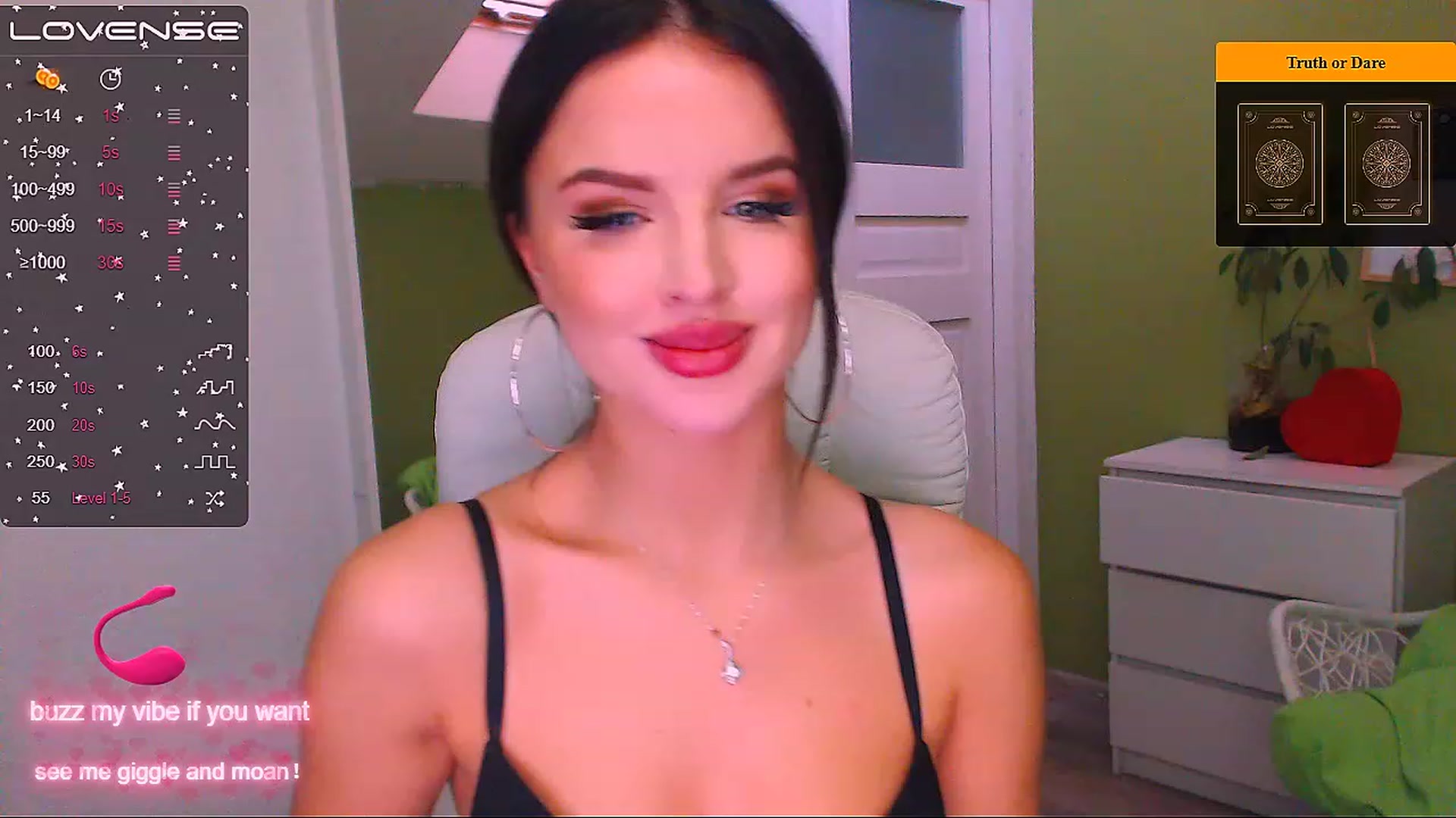 Gallery image thumbnail from JenniferMoris's myfreecams stream on, 12/05/2022, 11:34 image 14 of 20