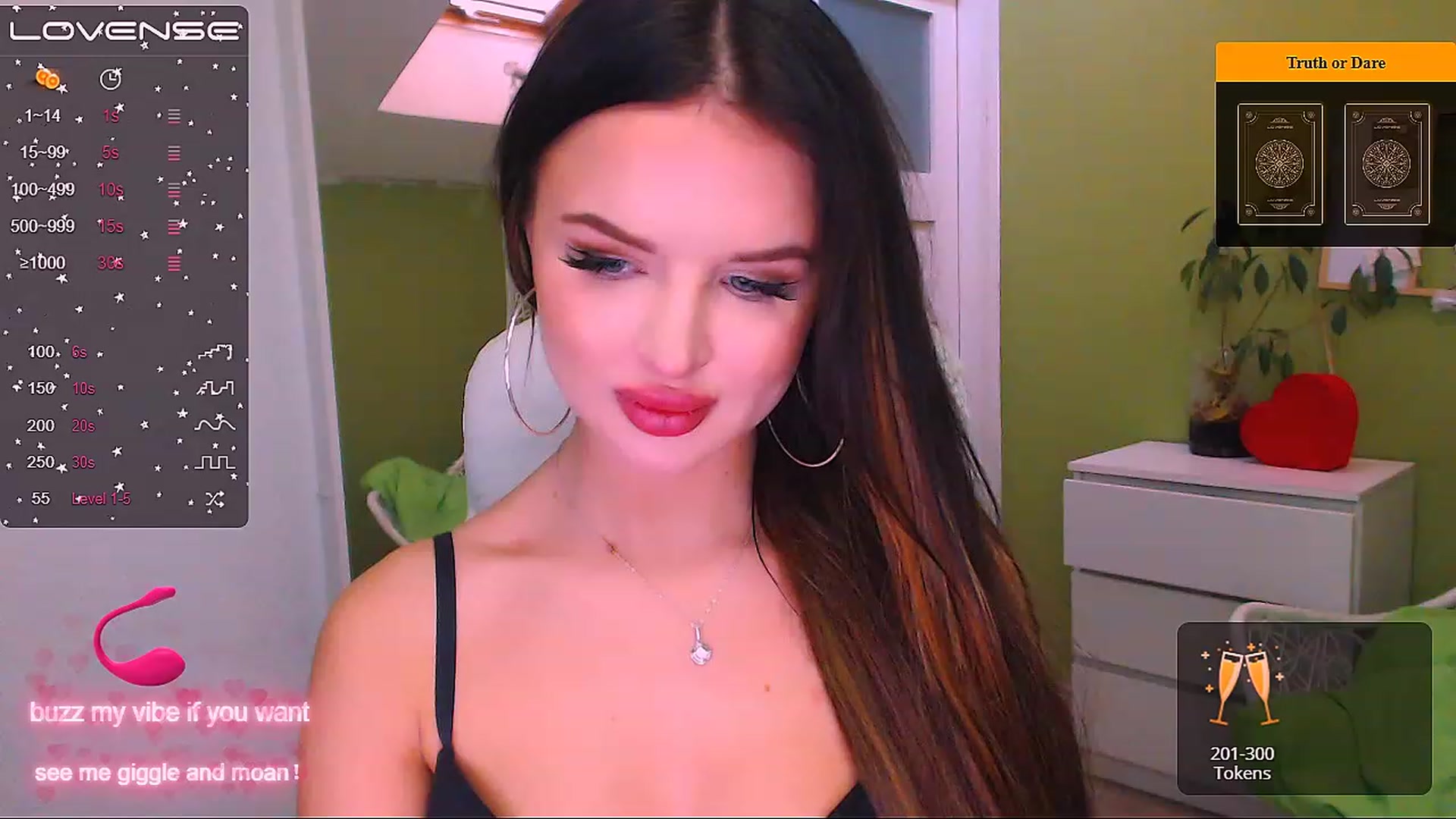 Gallery image thumbnail from JenniferMoris's myfreecams stream on, 12/05/2022, 11:34 image 6 of 20