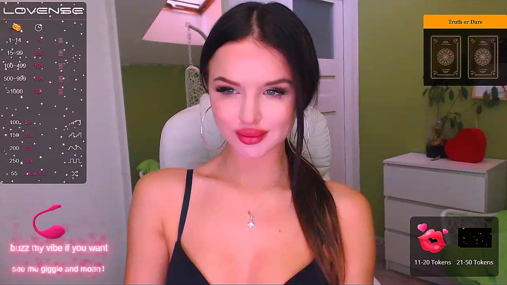 Gallery image thumbnail from JenniferMoris's myfreecams stream on, 12/05/2022, 12:34 image 12 of 20