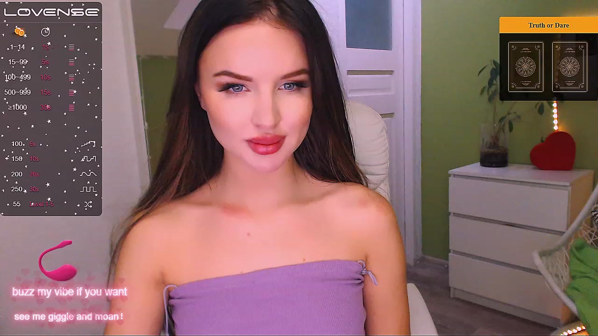 Gallery image thumbnail from JenniferMoris's myfreecams stream on, 12/12/2022, 09:47 image 12 of 20