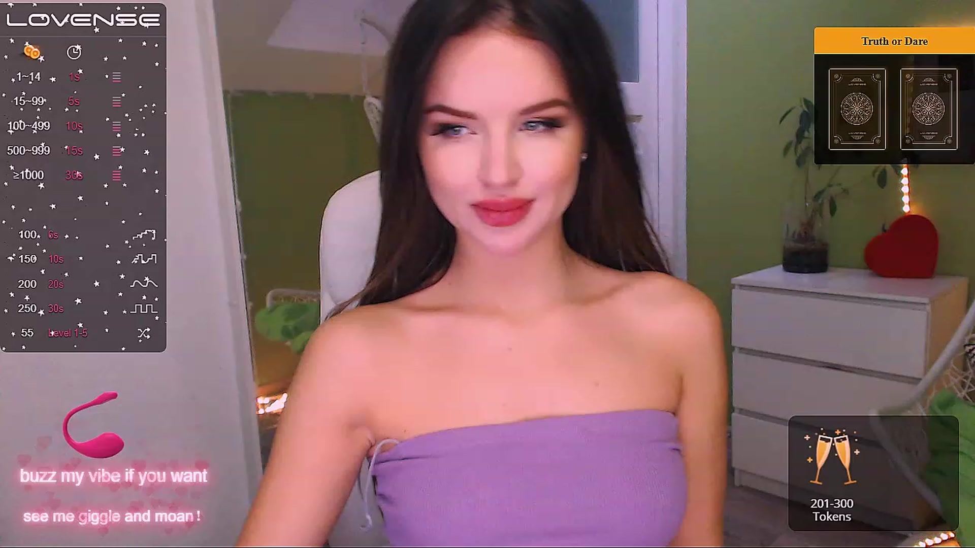 Gallery image thumbnail from JenniferMoris's myfreecams stream on, 12/12/2022, 09:47 image 1 of 20