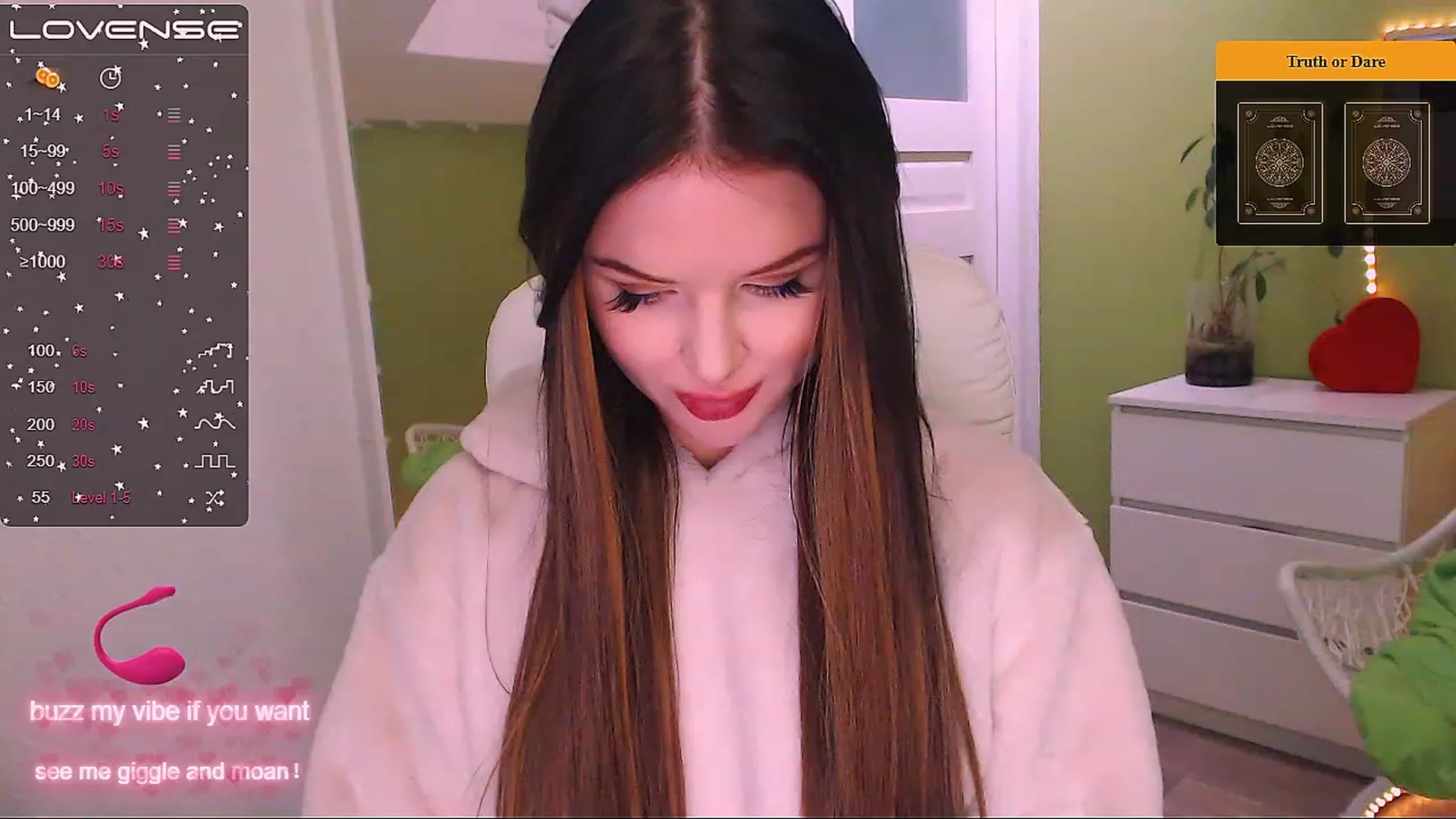 Gallery image thumbnail from JenniferMoris's myfreecams stream on, 12/12/2022, 10:54 image 10 of 20