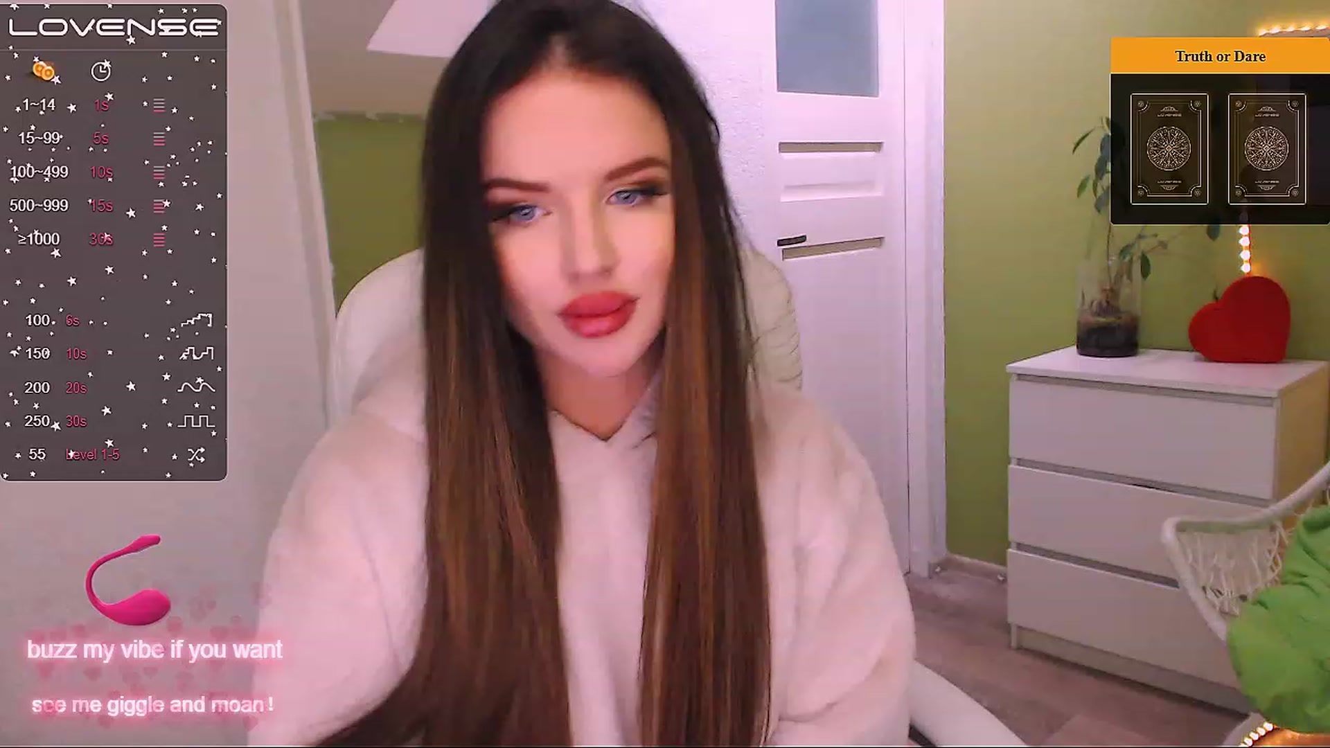 Gallery image thumbnail from JenniferMoris's myfreecams stream on, 12/12/2022, 10:54 image 17 of 20