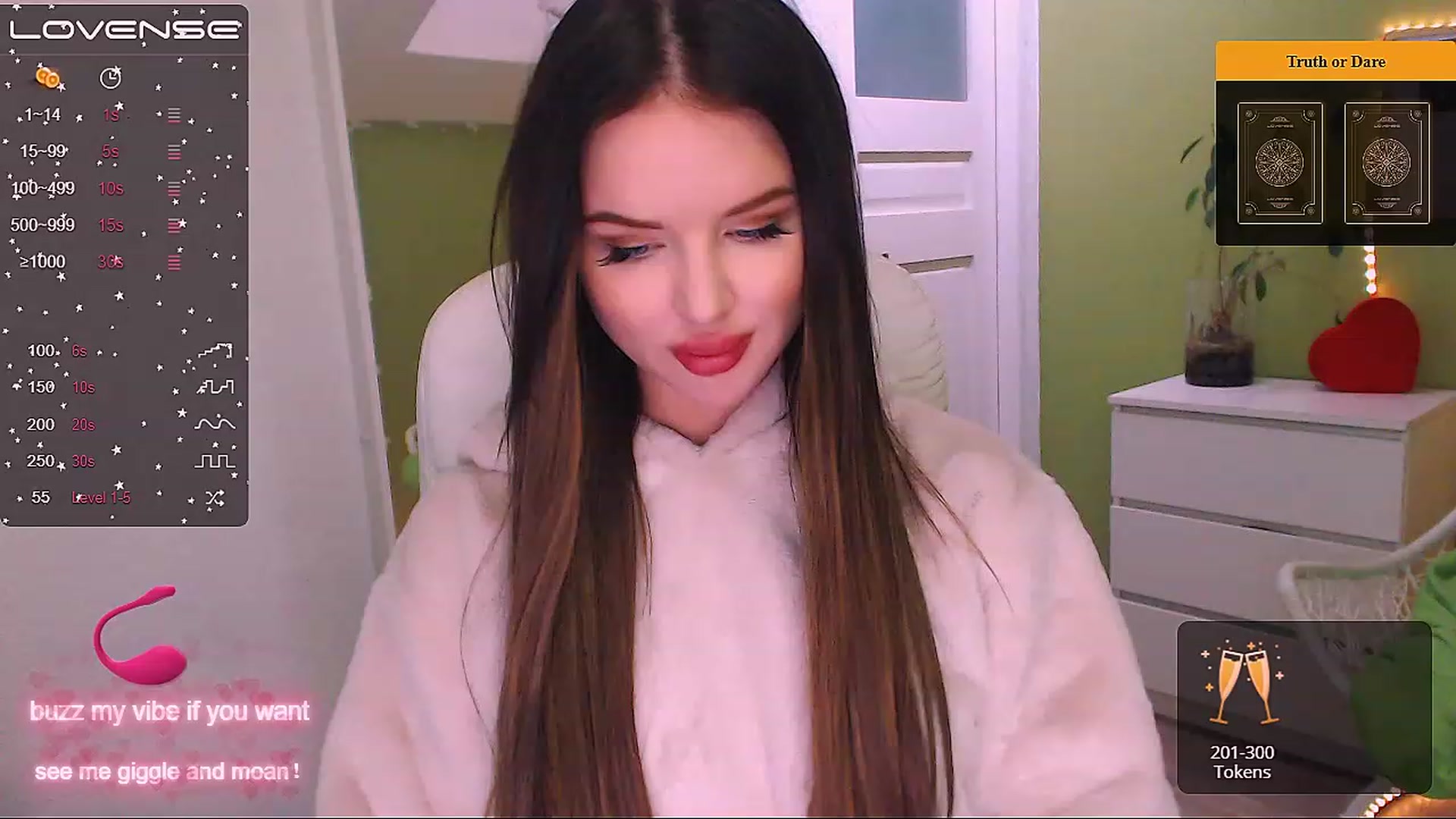 Gallery image thumbnail from JenniferMoris's myfreecams stream on, 12/12/2022, 10:54 image 12 of 20