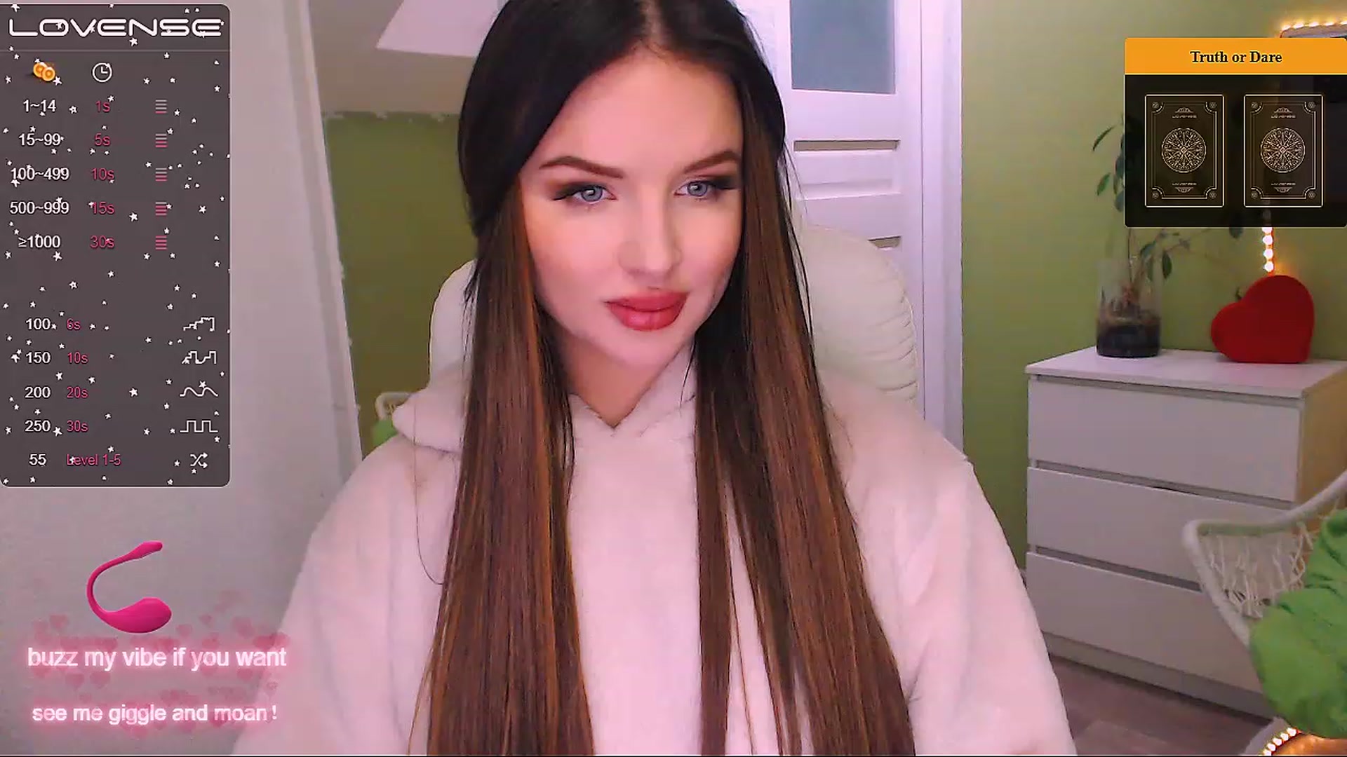 Gallery image thumbnail from JenniferMoris's myfreecams stream on, 12/12/2022, 10:54 image 7 of 20