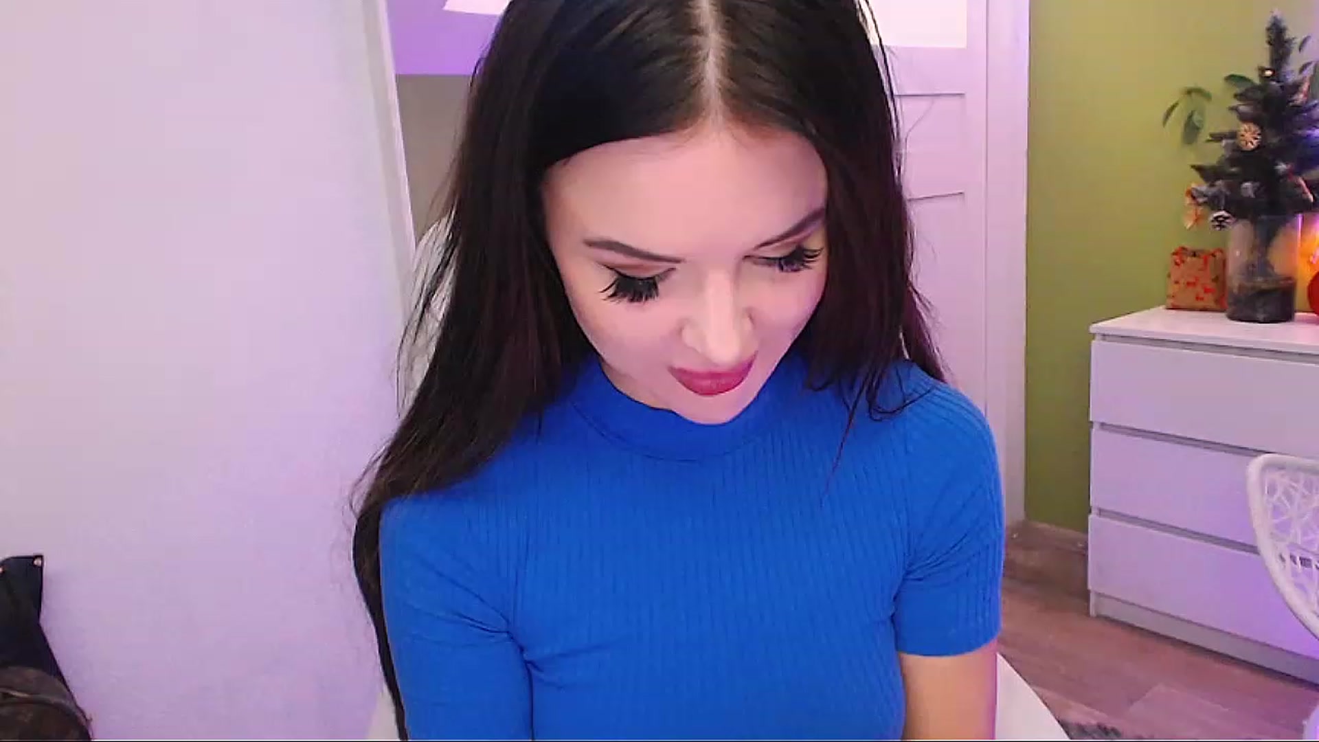 Gallery image thumbnail from JenniferMoris's myfreecams stream on, 12/19/2022, 11:14 image 2 of 20