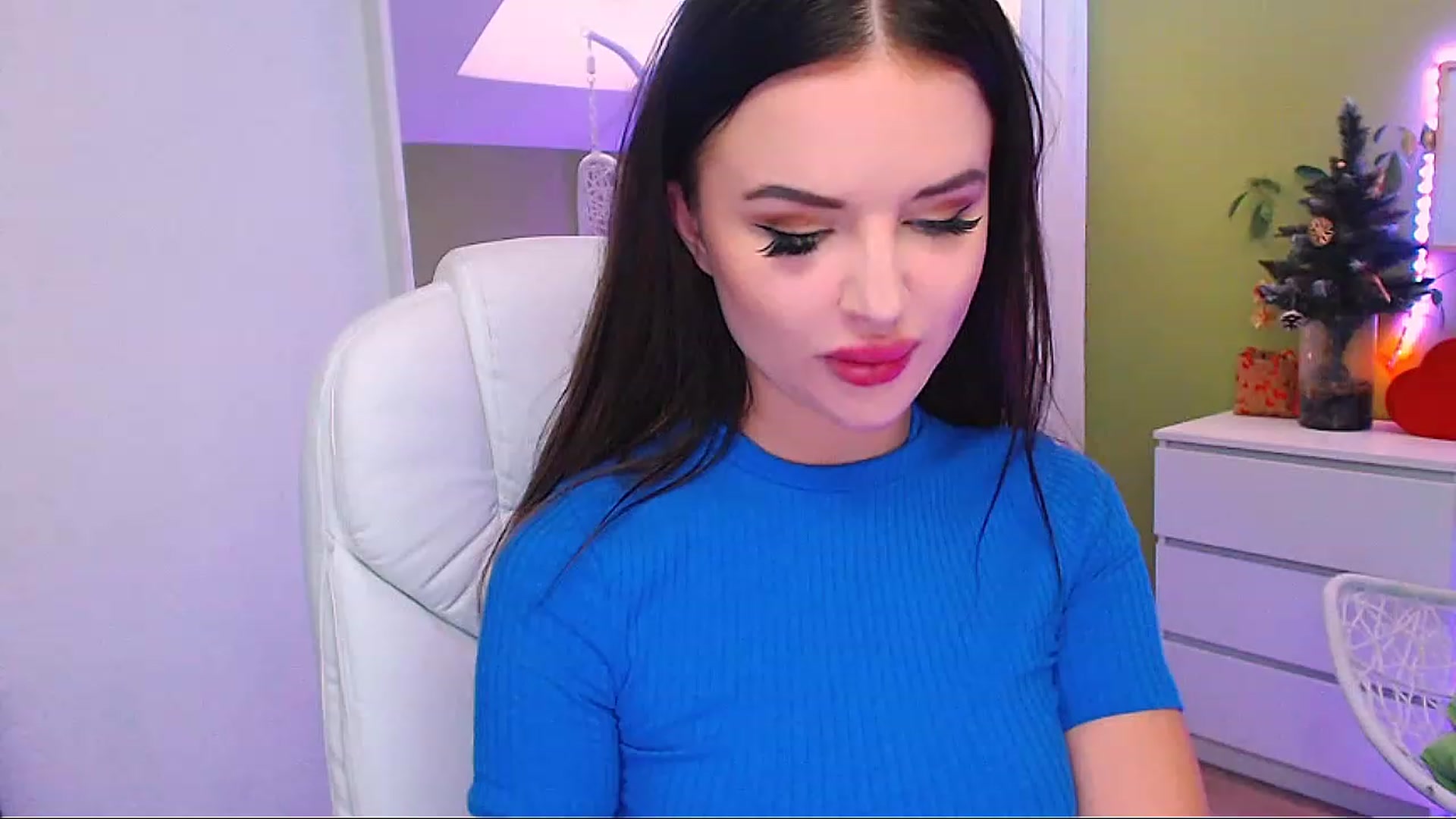 Gallery image thumbnail from JenniferMoris's myfreecams stream on, 12/19/2022, 11:14 image 19 of 20
