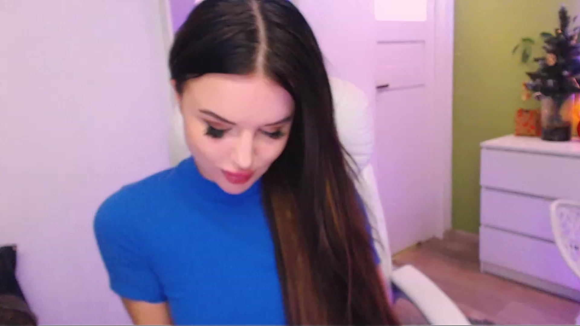 Gallery image thumbnail from JenniferMoris's myfreecams stream on, 12/19/2022, 11:14 image 13 of 20