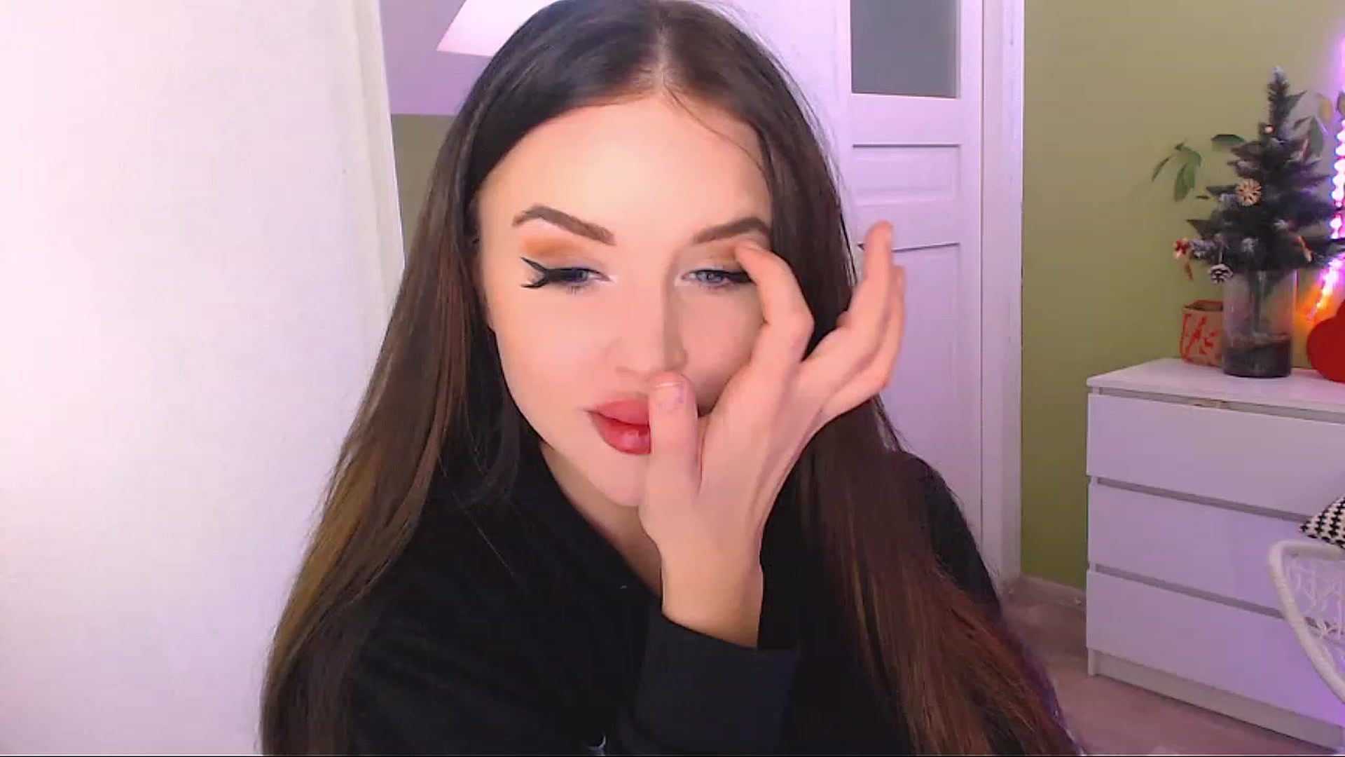 Gallery image thumbnail from JenniferMoris's myfreecams stream on, 12/21/2022, 12:02 image 2 of 20
