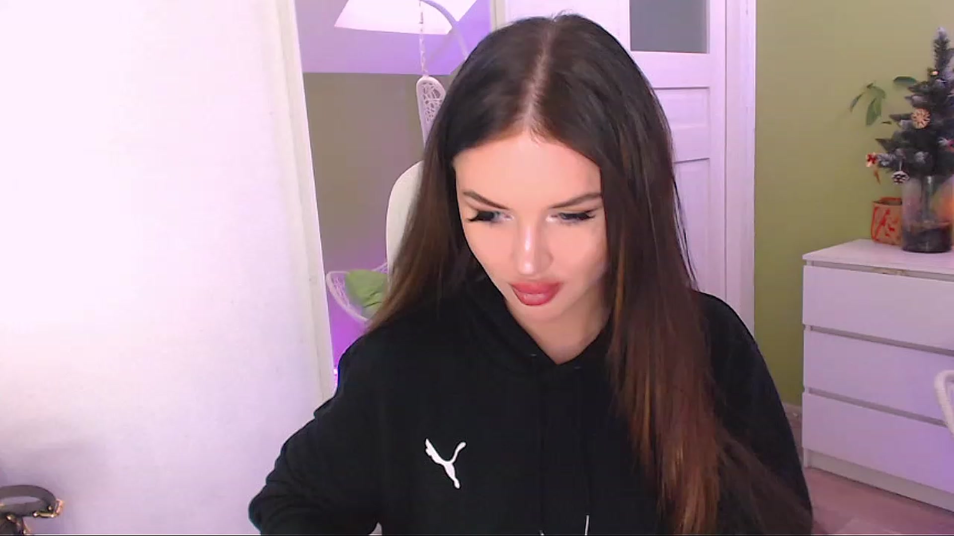 Gallery image thumbnail from JenniferMoris's myfreecams stream on, 12/21/2022, 12:02 image 7 of 20