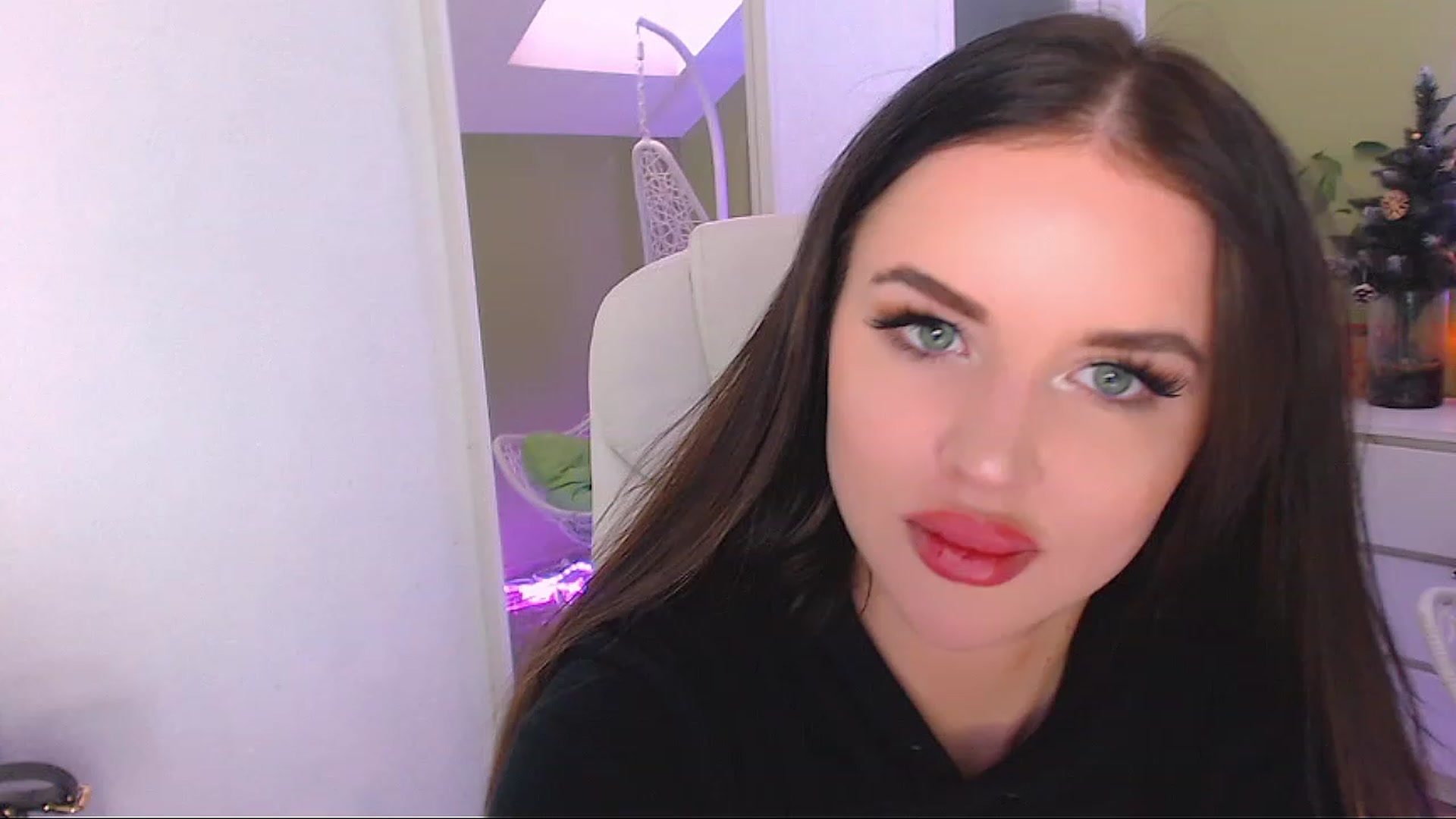 Gallery image thumbnail from JenniferMoris's myfreecams stream on, 12/21/2022, 12:02 image 12 of 20