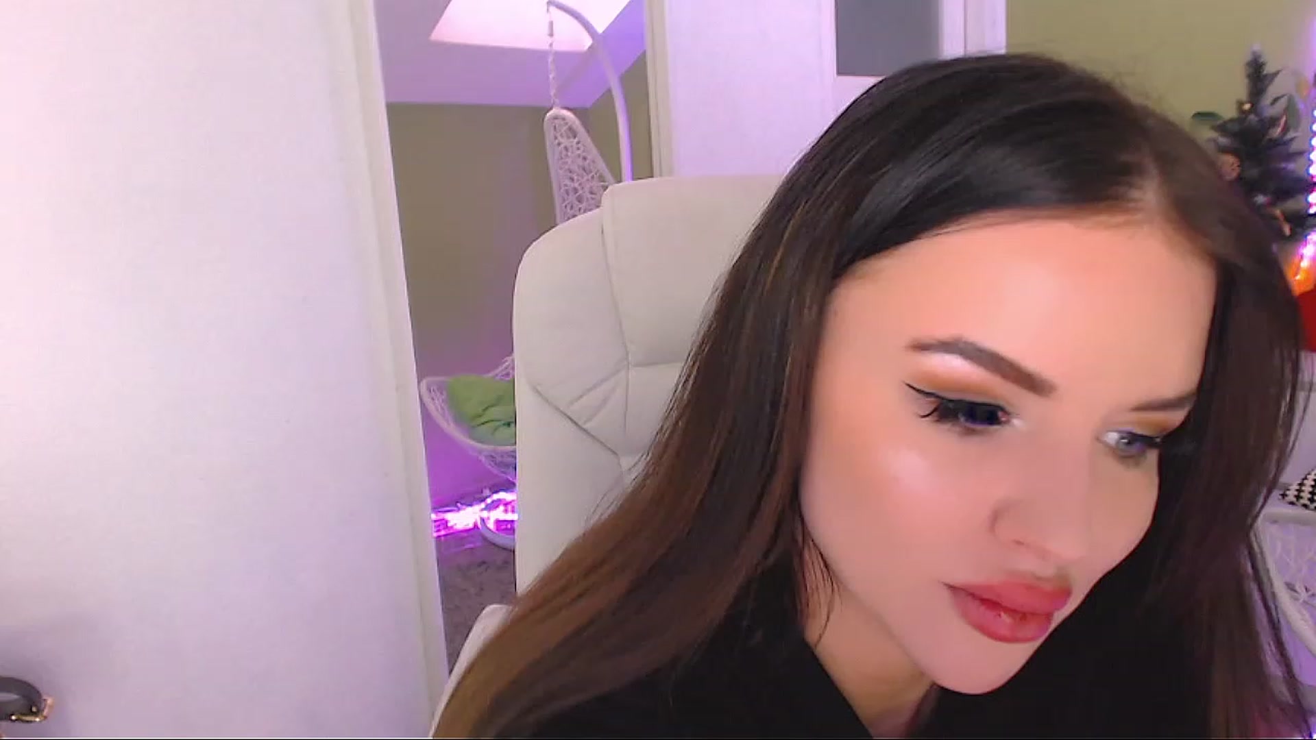 Gallery image thumbnail from JenniferMoris's myfreecams stream on, 12/21/2022, 12:02 image 13 of 20