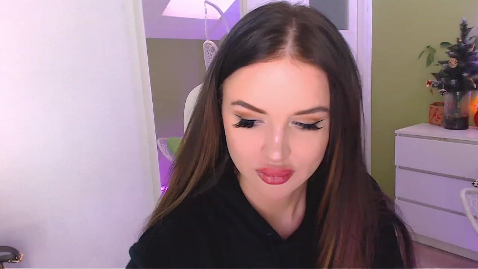 Gallery image thumbnail from JenniferMoris's myfreecams stream on, 12/21/2022, 12:02 image 5 of 20
