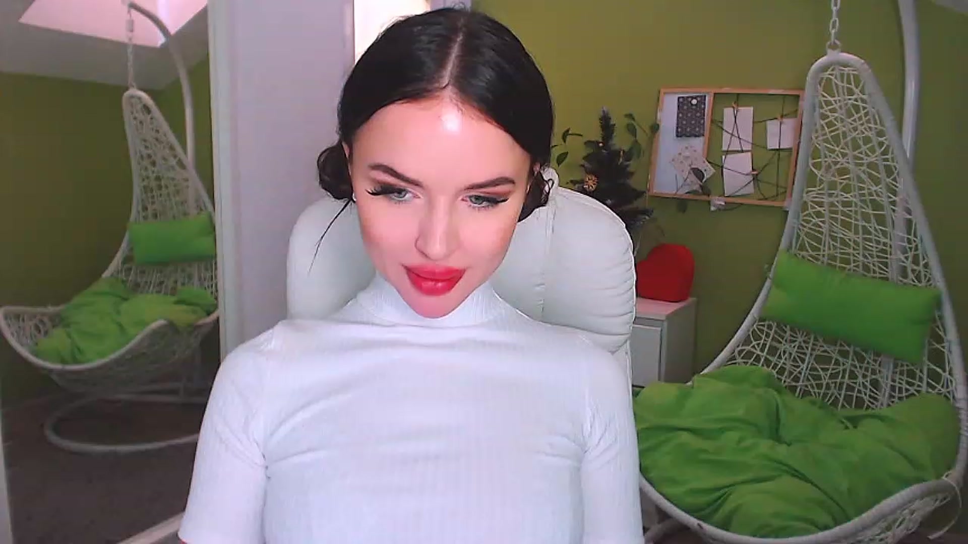Gallery image thumbnail from JenniferMoris's myfreecams stream on, 12/30/2022, 11:49 image 18 of 20