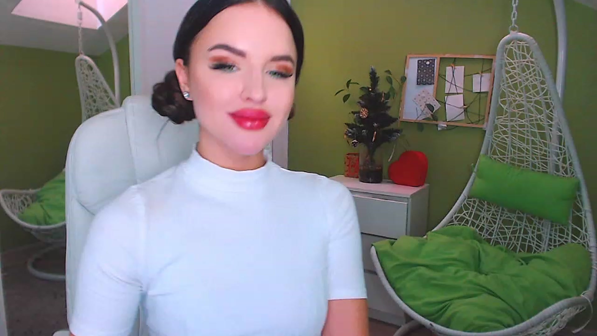 Gallery image thumbnail from JenniferMoris's myfreecams stream on, 12/30/2022, 11:49 image 15 of 20