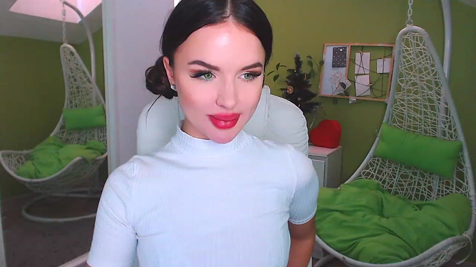 Gallery image thumbnail from JenniferMoris's myfreecams stream on, 12/30/2022, 11:49 image 16 of 20