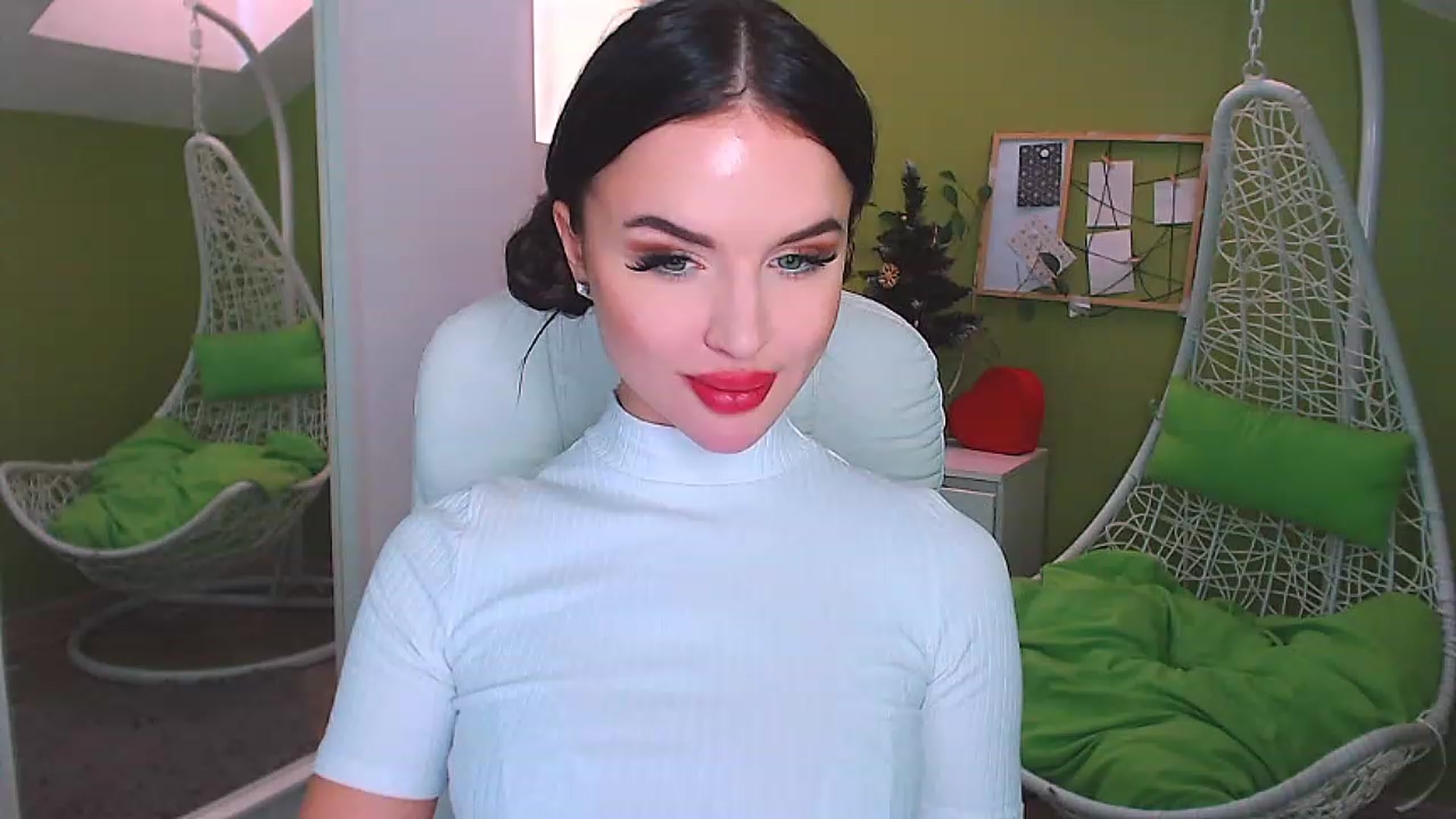 Gallery image thumbnail from JenniferMoris's myfreecams stream on, 12/30/2022, 11:49 image 13 of 20