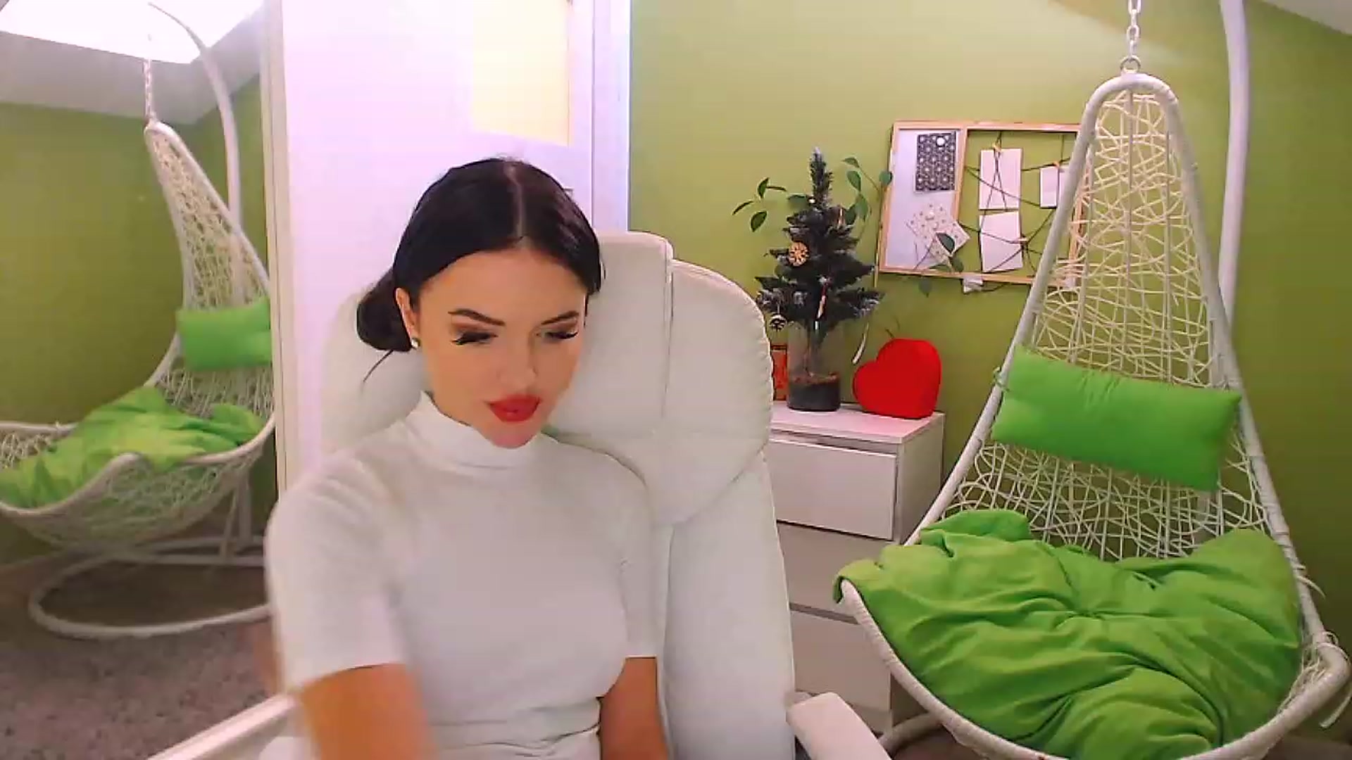 Gallery image thumbnail from JenniferMoris's myfreecams stream on, 12/30/2022, 11:49 image 8 of 20