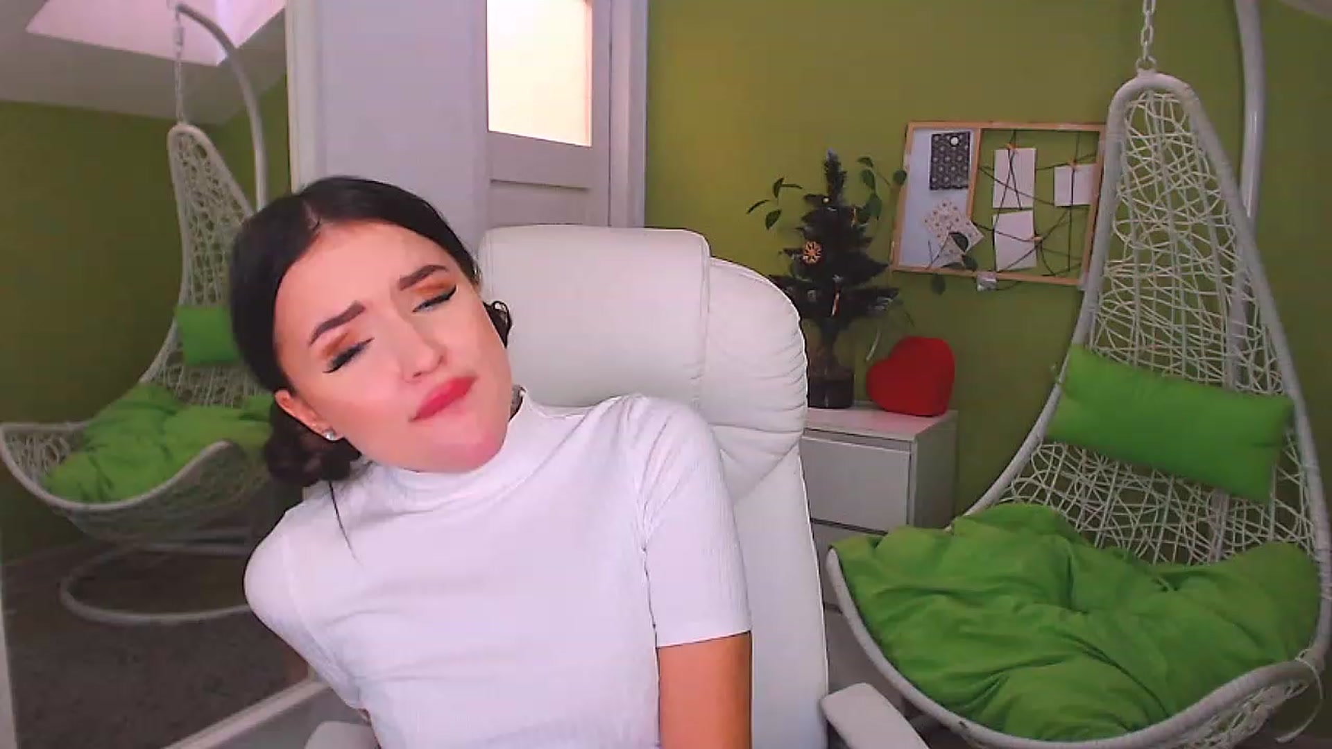 Gallery image thumbnail from JenniferMoris's myfreecams stream on, 12/30/2022, 12:28 image 3 of 20