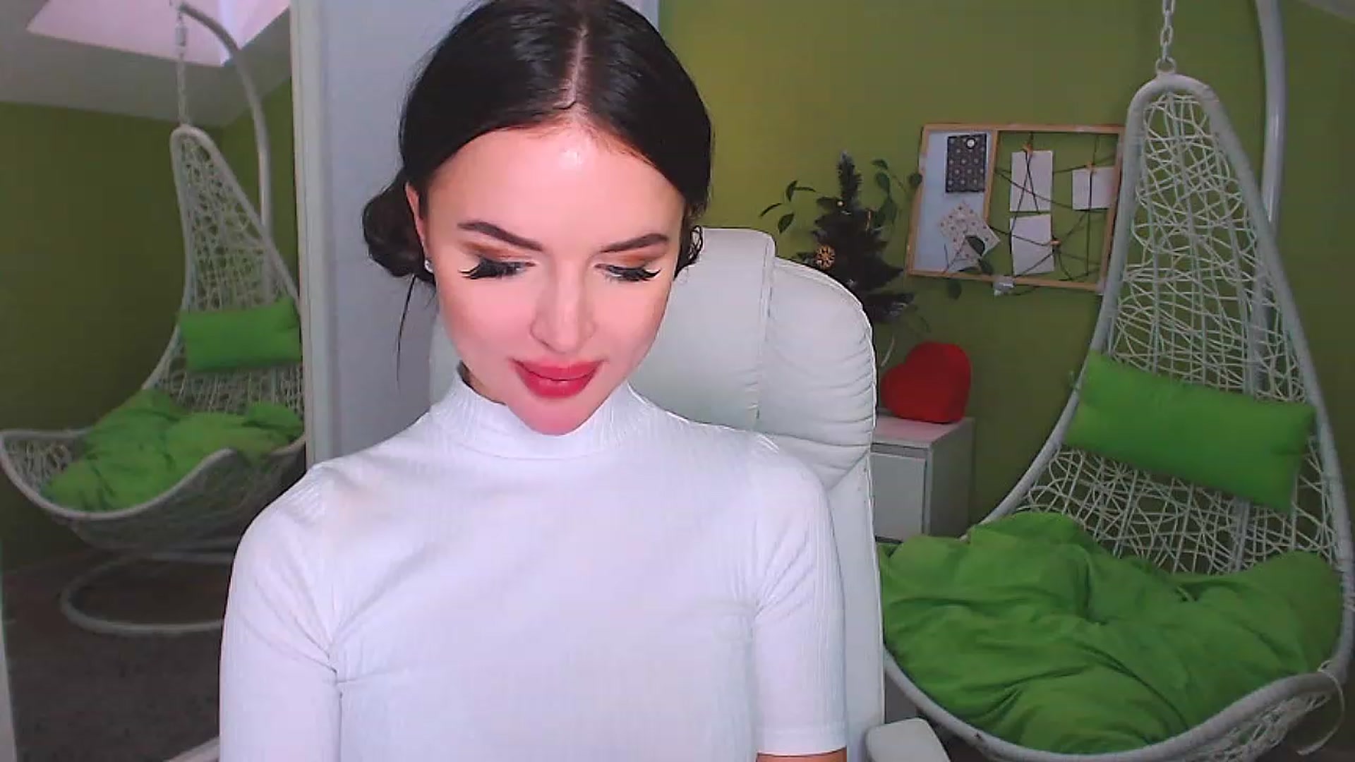 Gallery image thumbnail from JenniferMoris's myfreecams stream on, 12/30/2022, 12:28 image 11 of 20